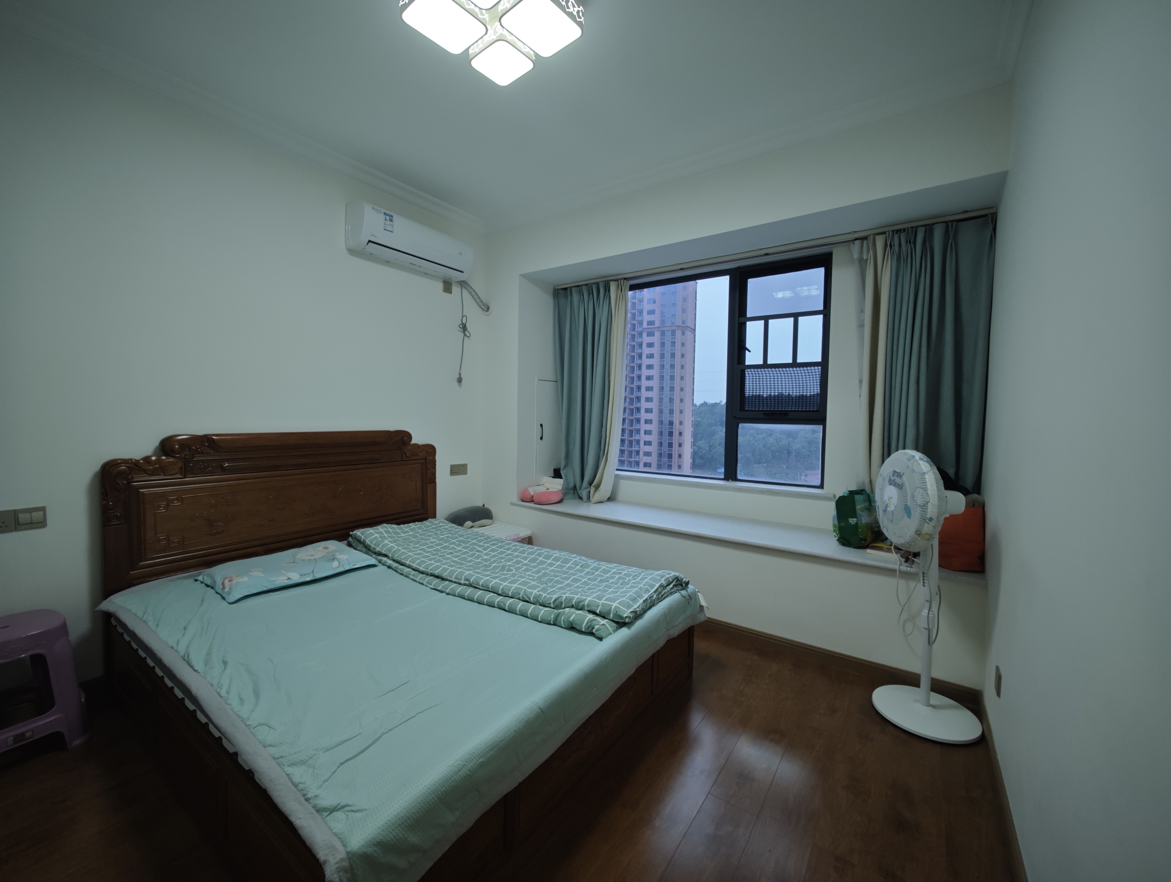 百弘学府城  3室2厅2卫   1800.00元/月室内图