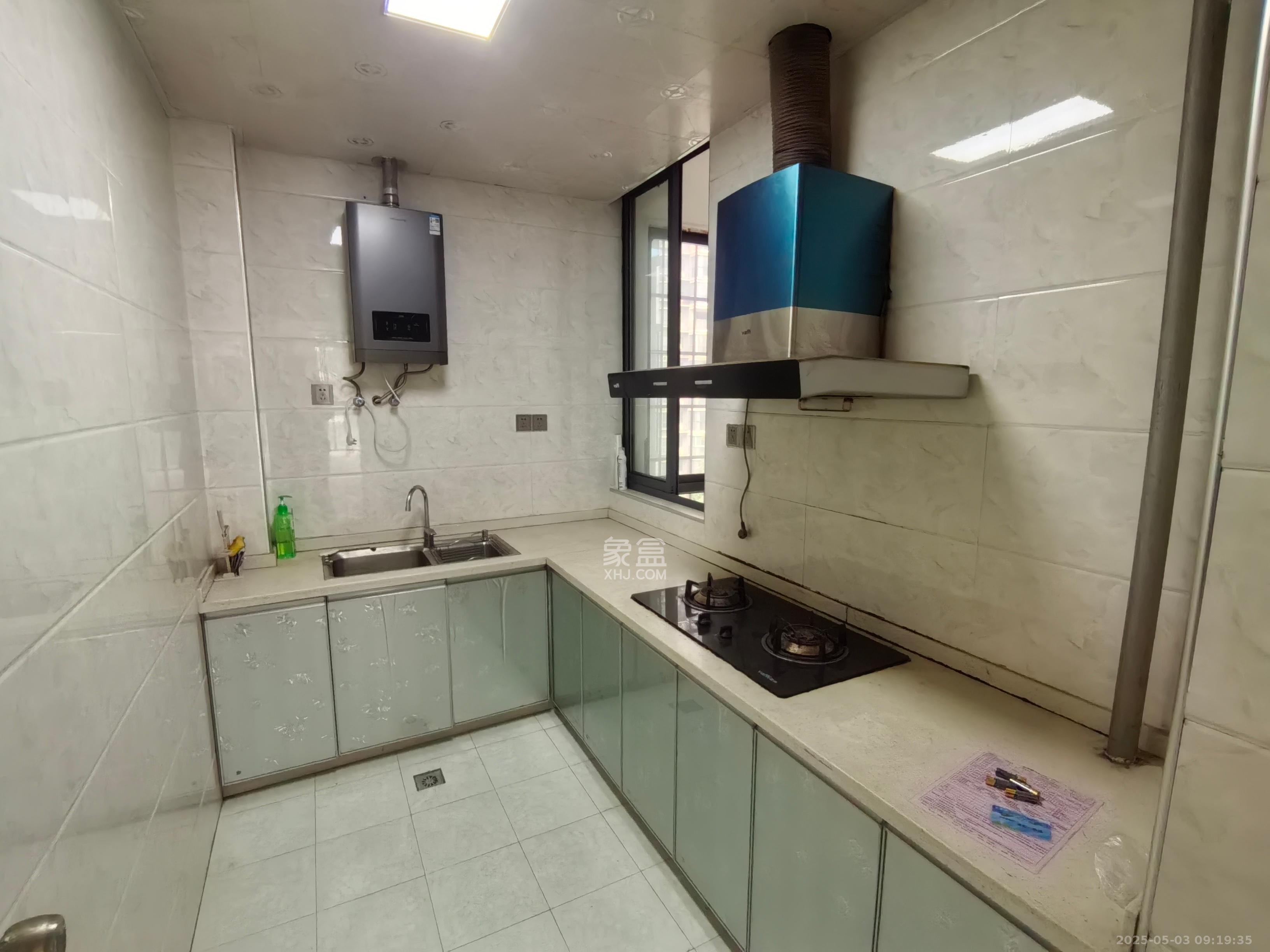 新府华城 4室2厅1卫 1500.0元/月 新府华城 4室2厅1卫 1500.0元/月室内图