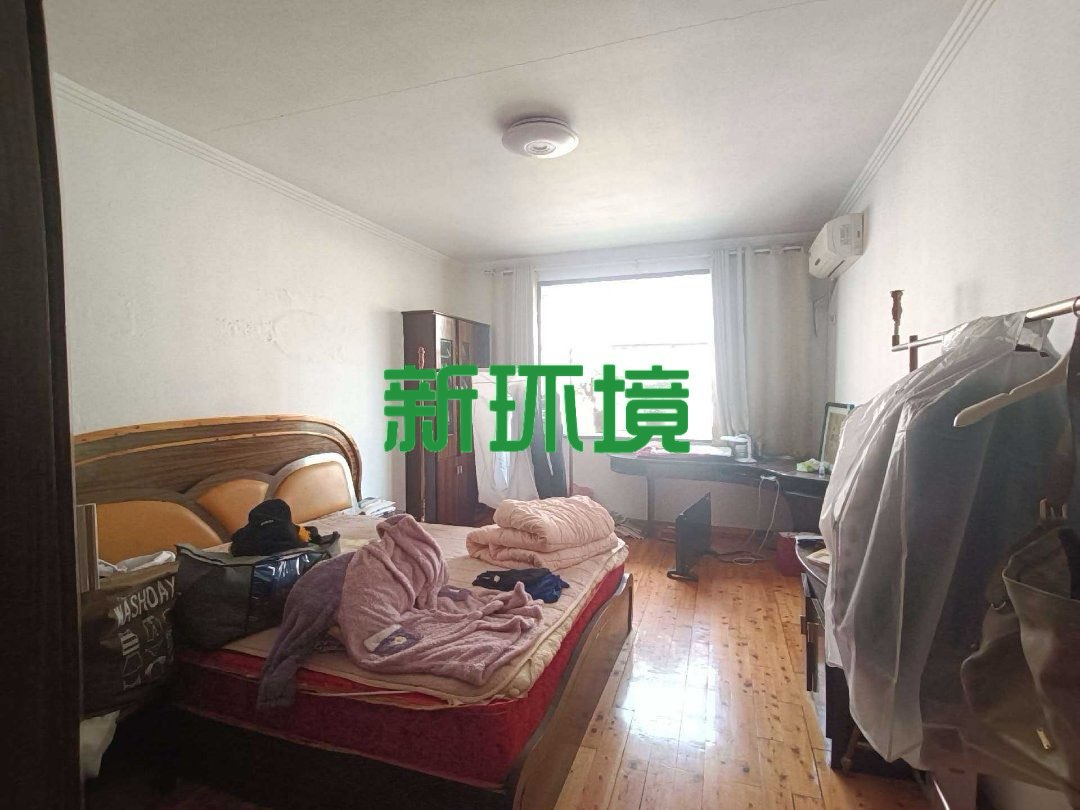 华宇新村  3室2厅2卫   62.00万客厅