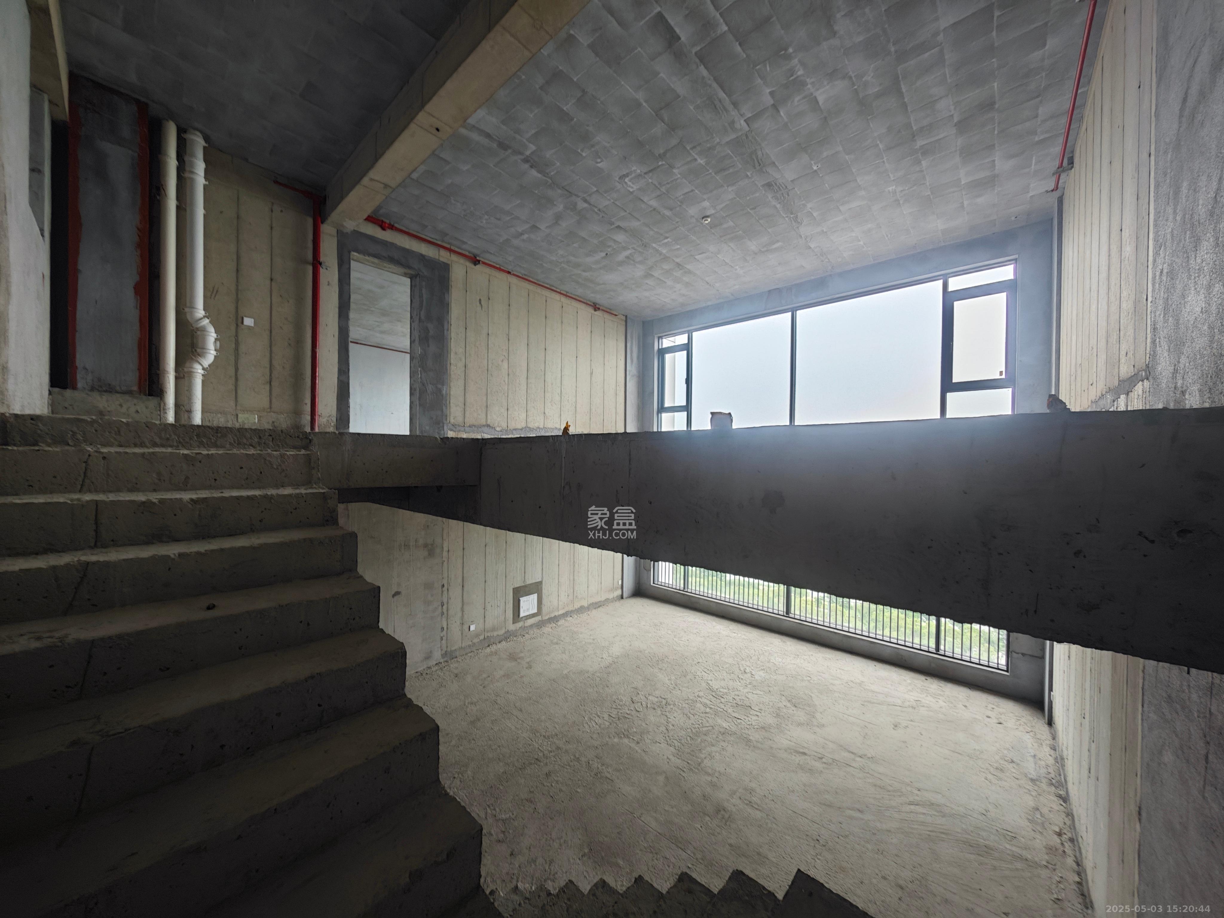 天元观湘云顶 5室2厅2卫 170.0万 天元观湘云顶 5室2厅2卫 170.0万客厅