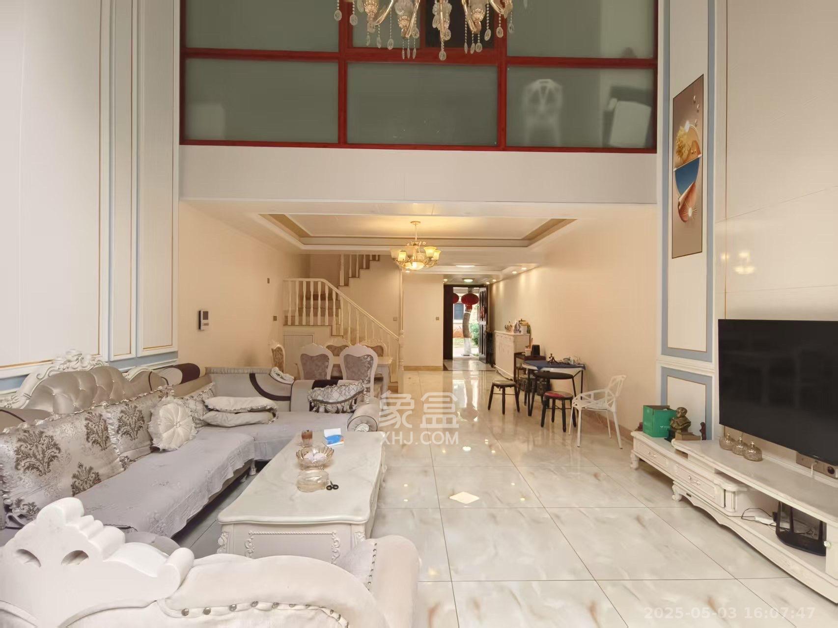 盈峰翠邸 5室2厅3卫 8800.0元/月 盈峰翠邸 5室2厅3卫 8800.0元/月室内图