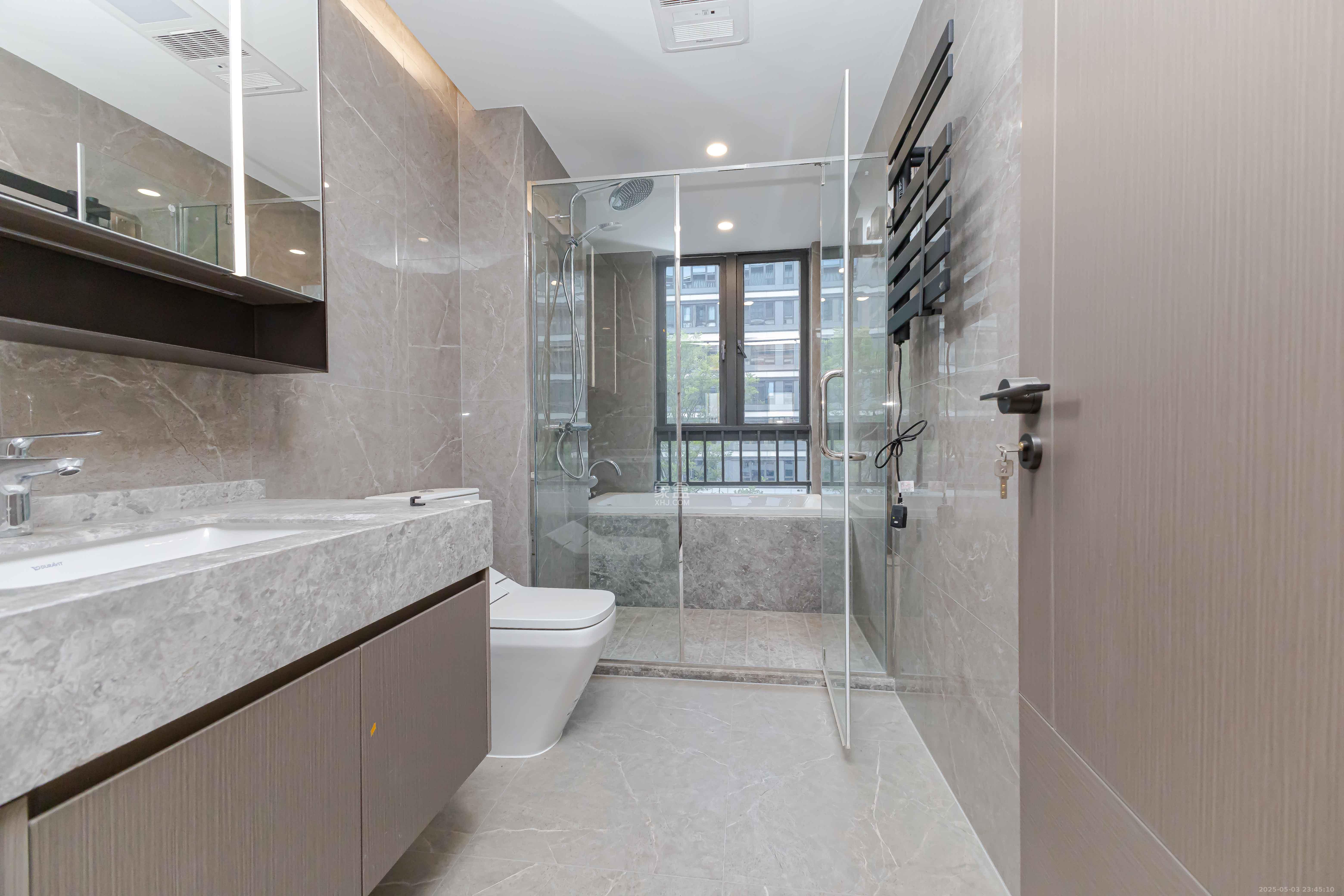 嘉臣道 4室2厅3卫 295.0万 嘉臣道 4室2厅3卫 295.0万卫生间