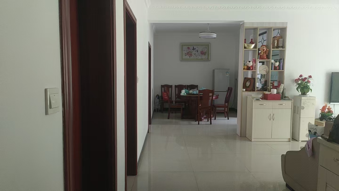 金园东苑 3室2厅1卫 56.8万 金园东苑 3室2厅1卫 56.8万客厅