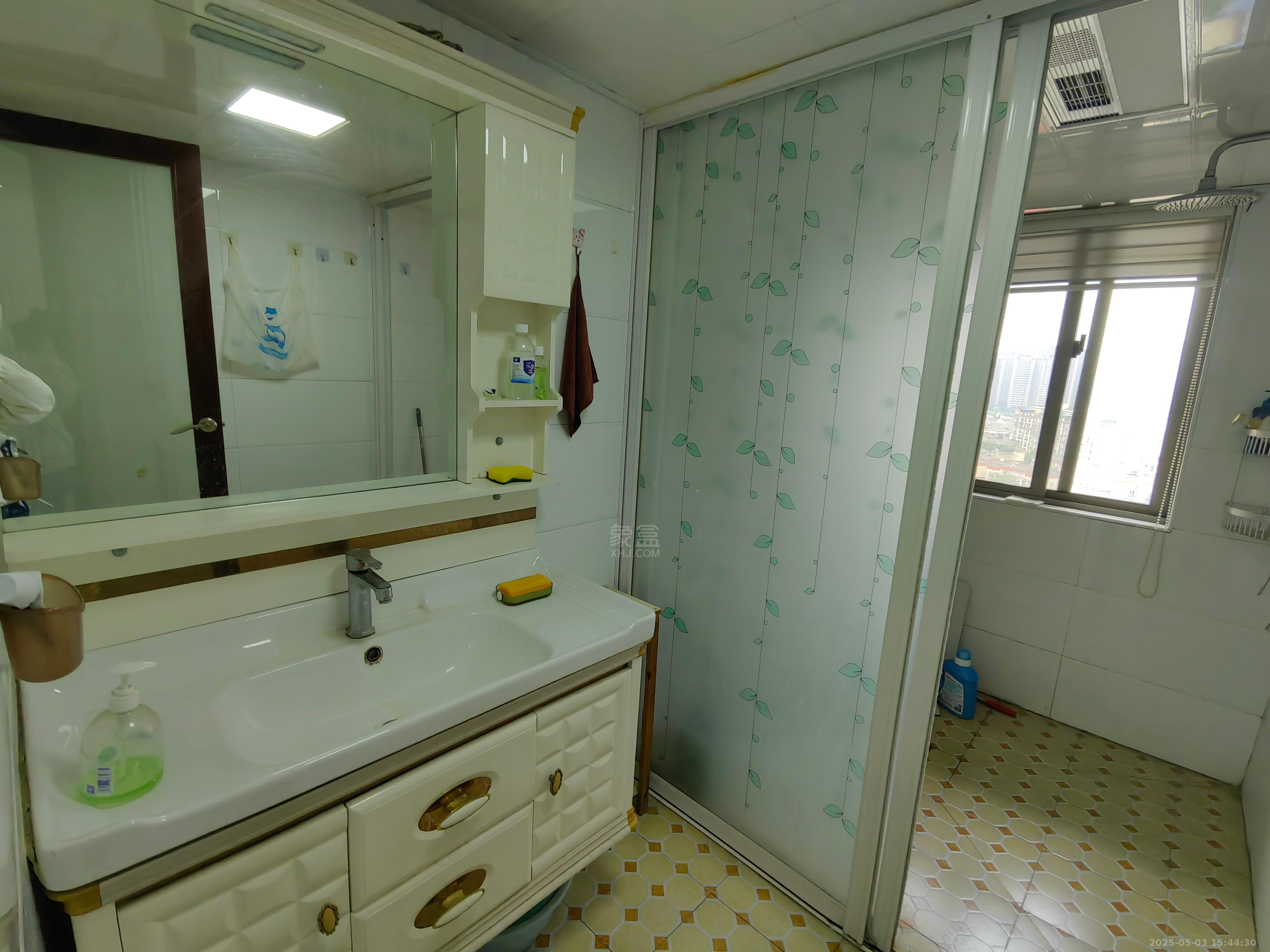 凯风珑城 3室2厅2卫 1600.0元/月 凯风珑城 3室2厅2卫 1600.0元/月室内图