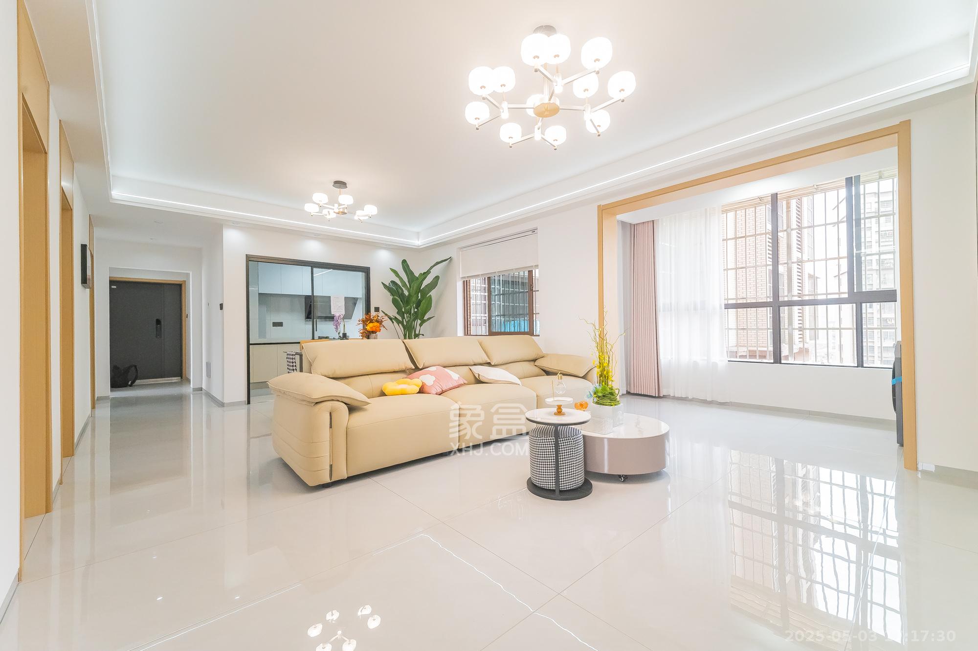 湖湾世景 5室2厅2卫 103.8万 湖湾世景 5室2厅2卫 103.8万客厅