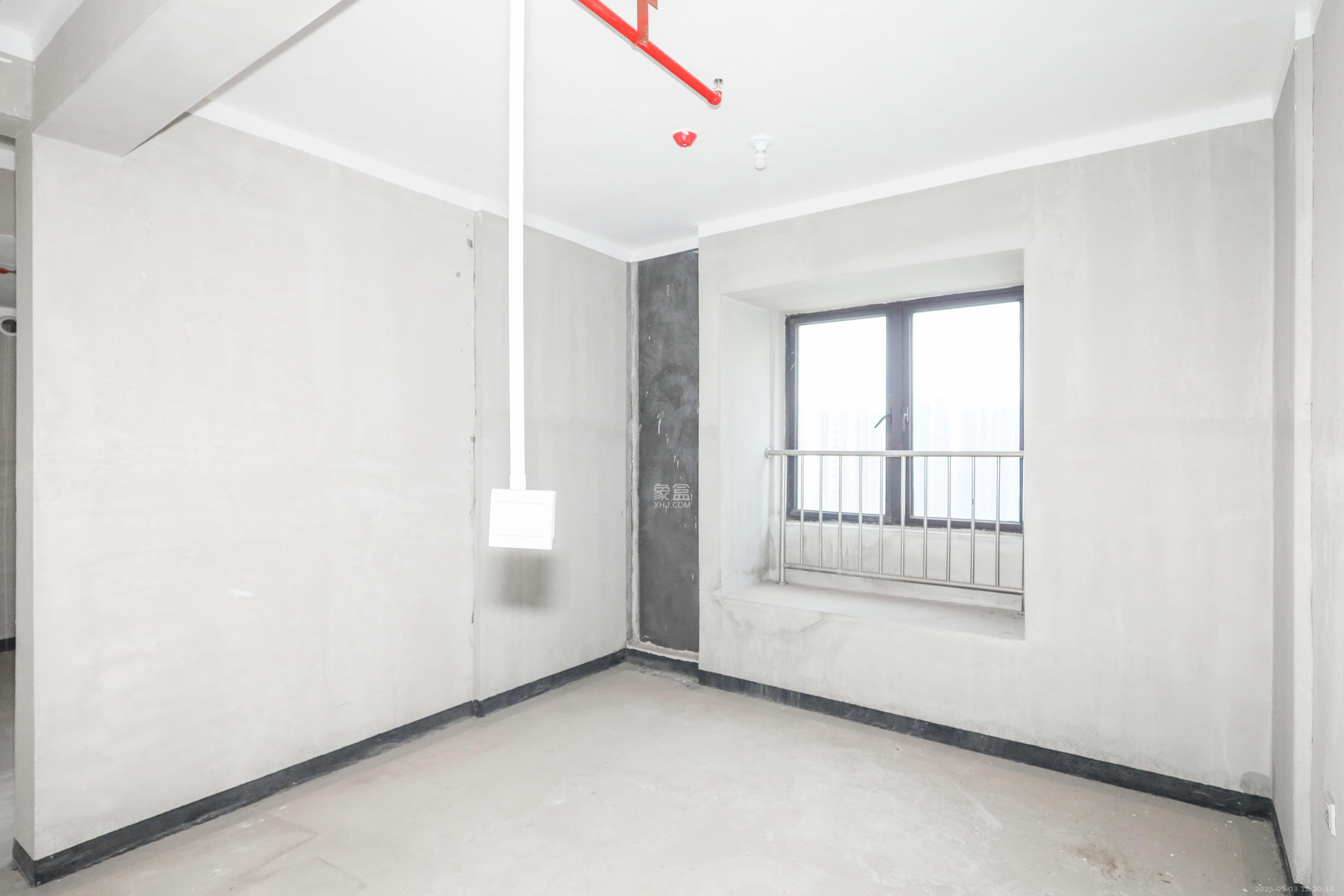 建发央著  4室2厅2卫   246.00万卧室
