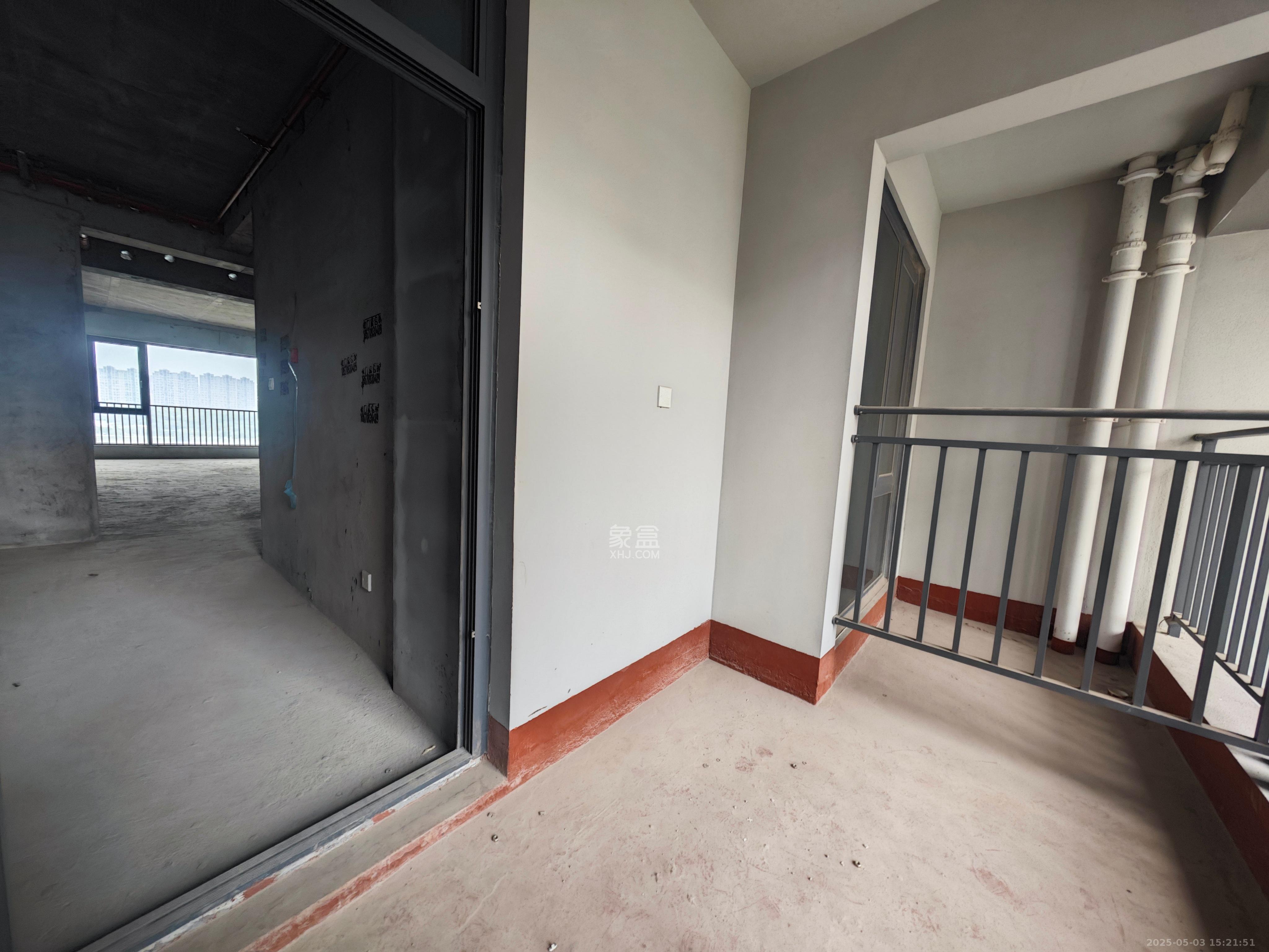 天元观湘云顶 5室2厅2卫 170.0万 天元观湘云顶 5室2厅2卫 170.0万客厅