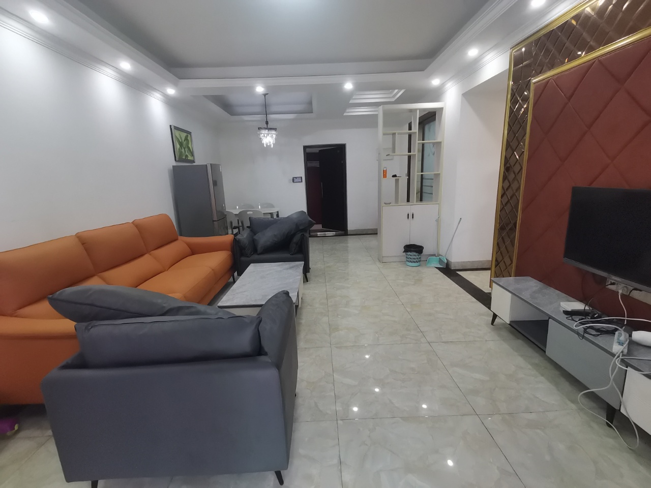 和信广场 2室2厅1卫 190.0万 和信广场 2室2厅1卫 190.0万客厅