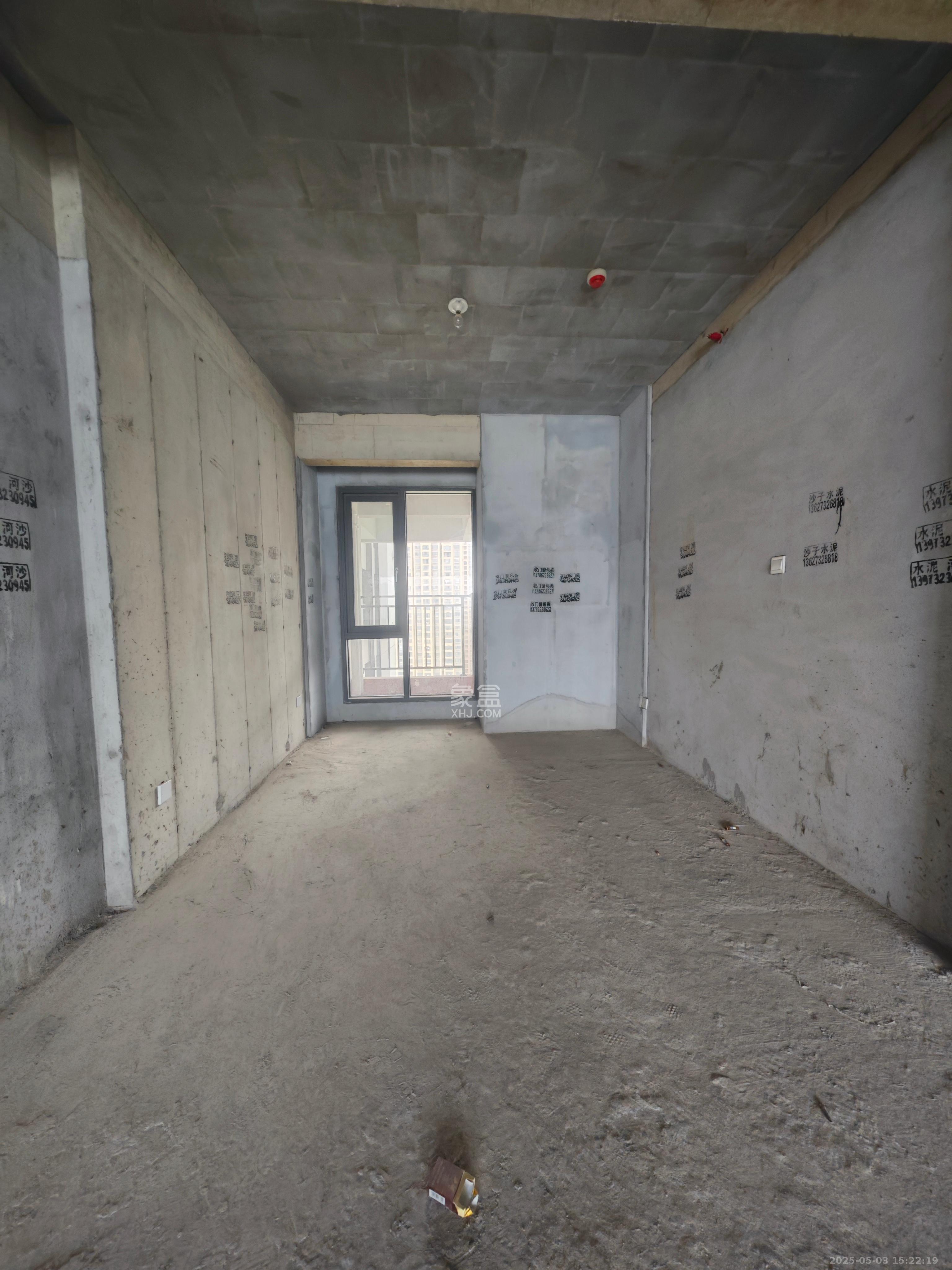 天元观湘云顶 5室2厅2卫 170.0万 天元观湘云顶 5室2厅2卫 170.0万客厅