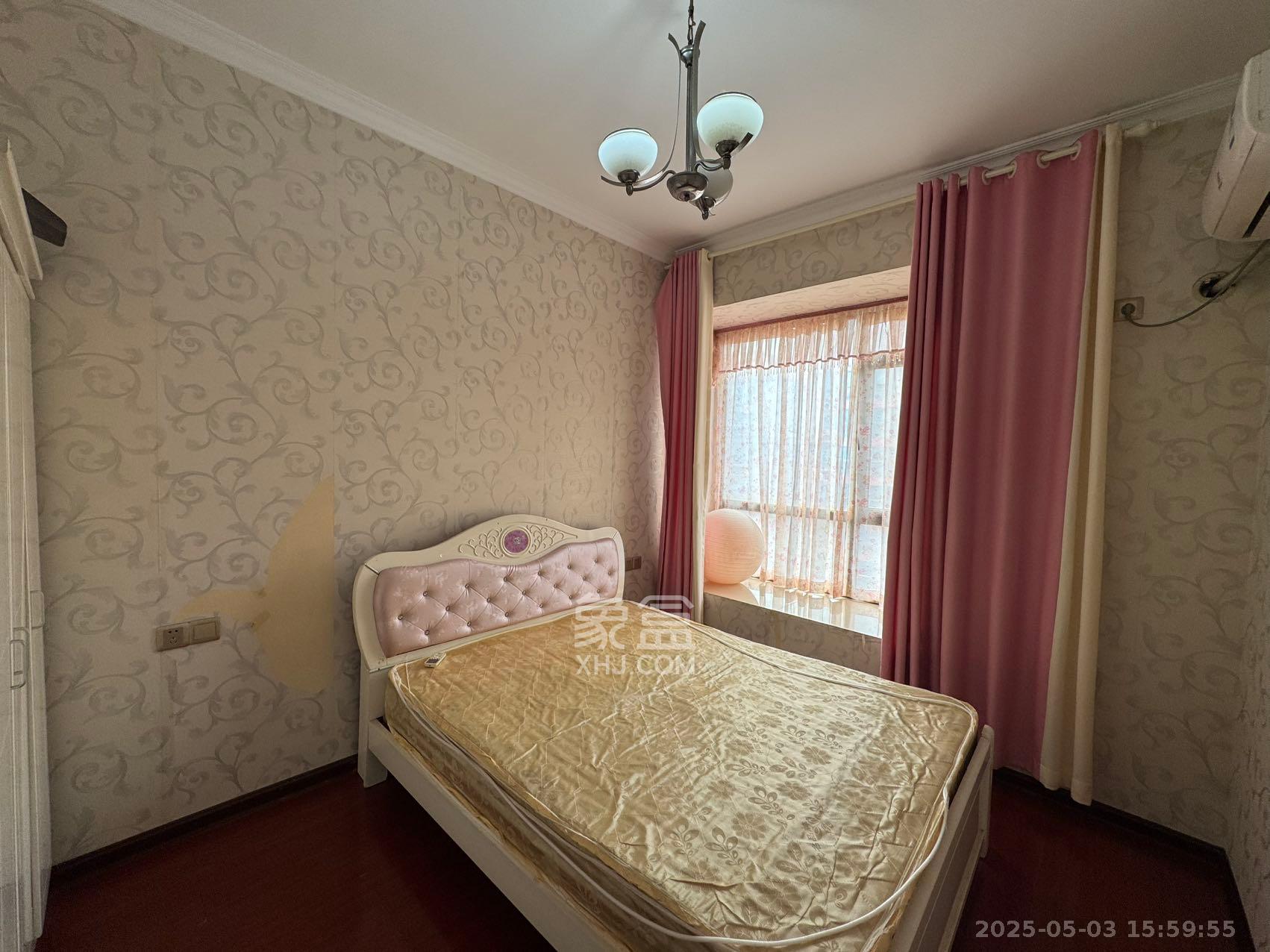 金领家族  2室2厅1卫    2000.0元/月 金领家族  2室2厅1卫    2000.0元/月