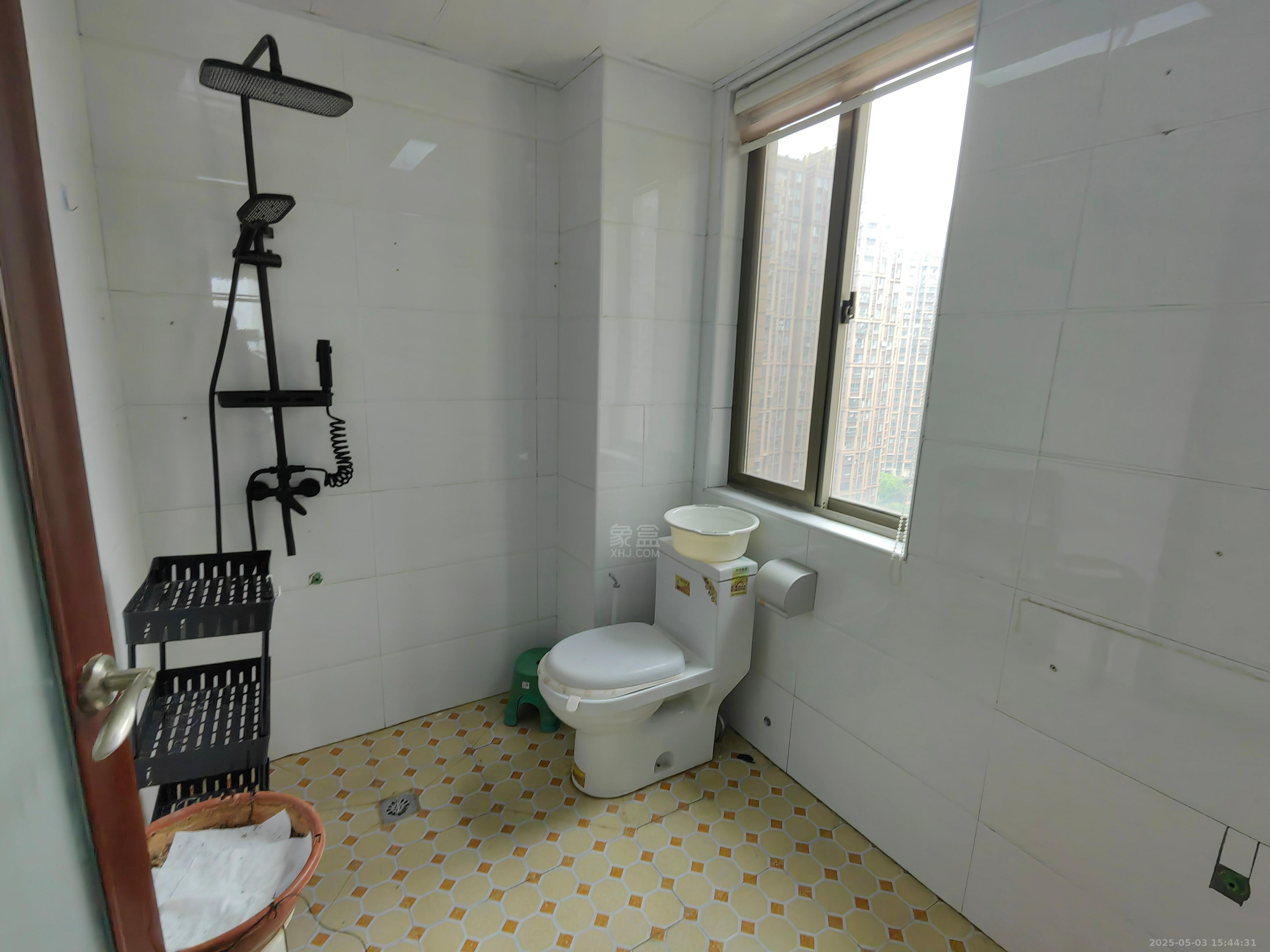 凯风珑城 3室2厅2卫 1600.0元/月 凯风珑城 3室2厅2卫 1600.0元/月室内图