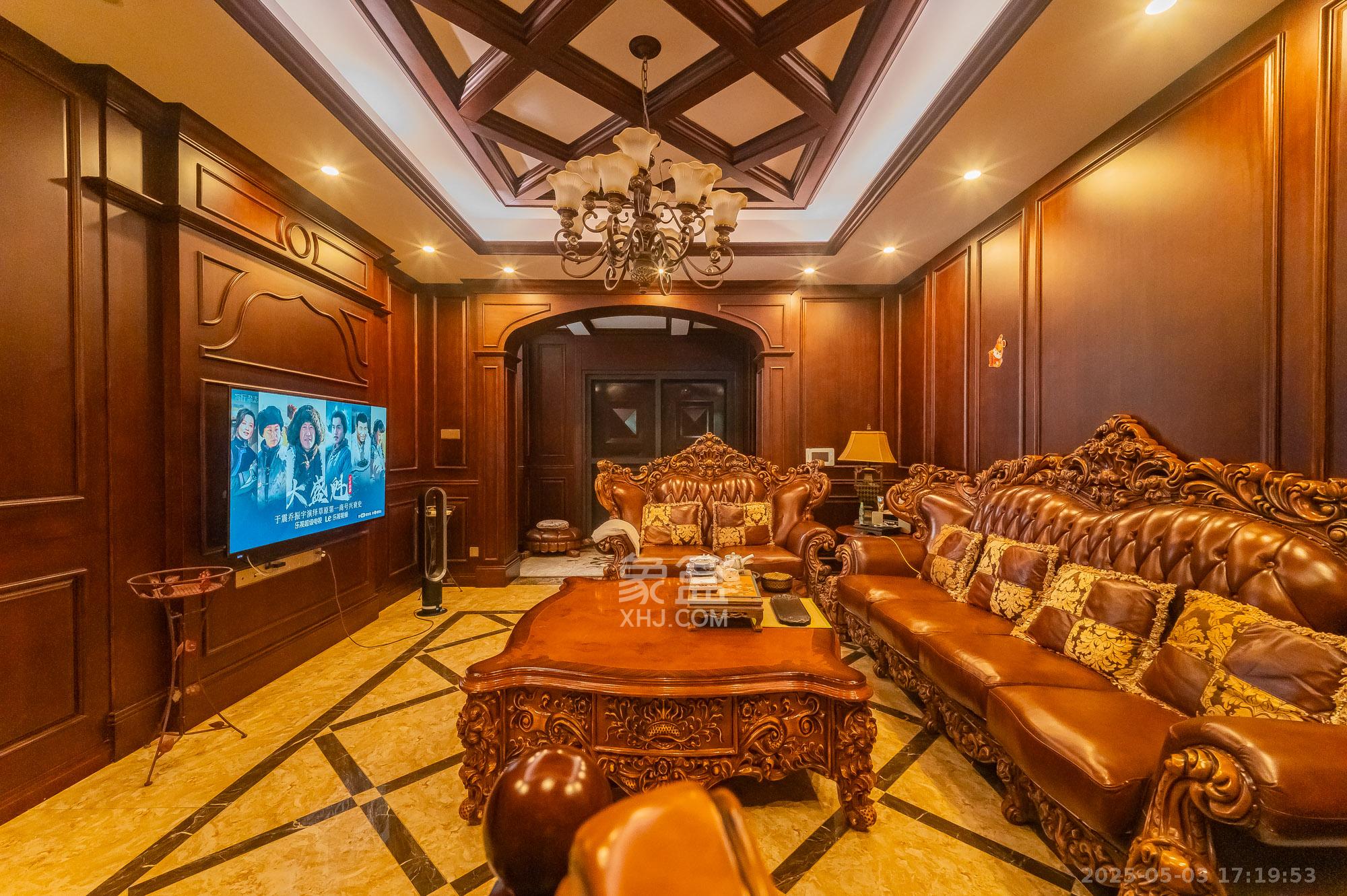 星湖湾一期洋房 4室2厅3卫 380.0万 星湖湾一期洋房 4室2厅3卫 380.0万客厅