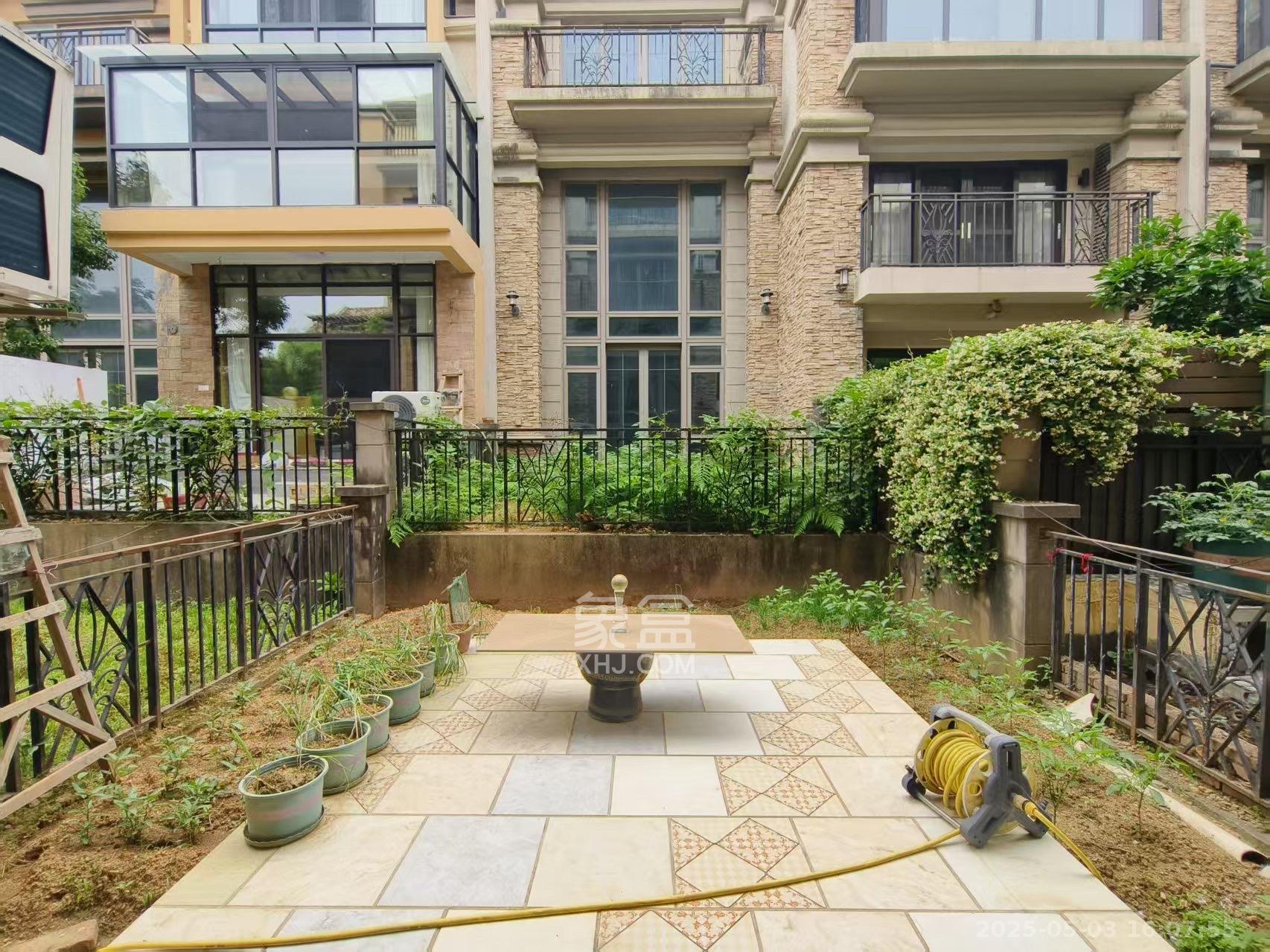 盈峰翠邸 5室2厅3卫 8800.0元/月 盈峰翠邸 5室2厅3卫 8800.0元/月室内图