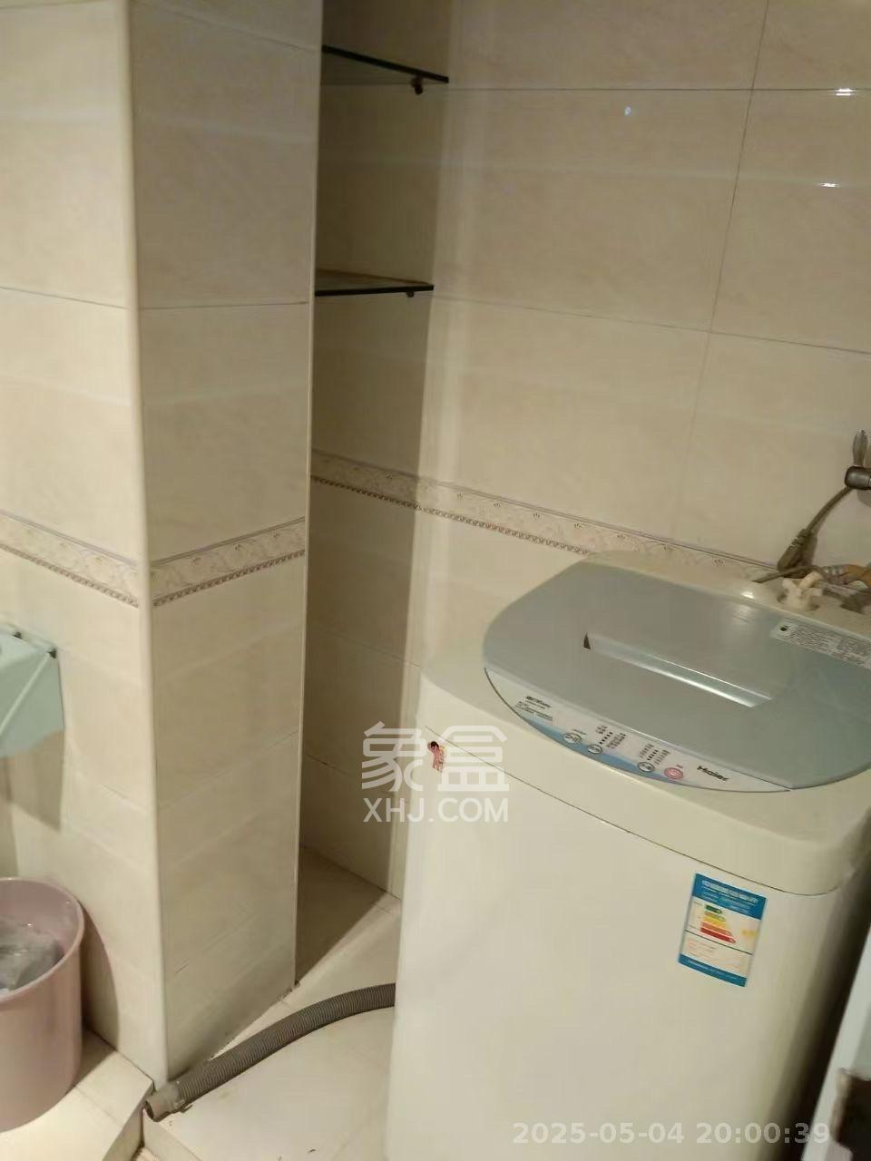 山水华景  1室1厅1卫   1400.00元/月室内图