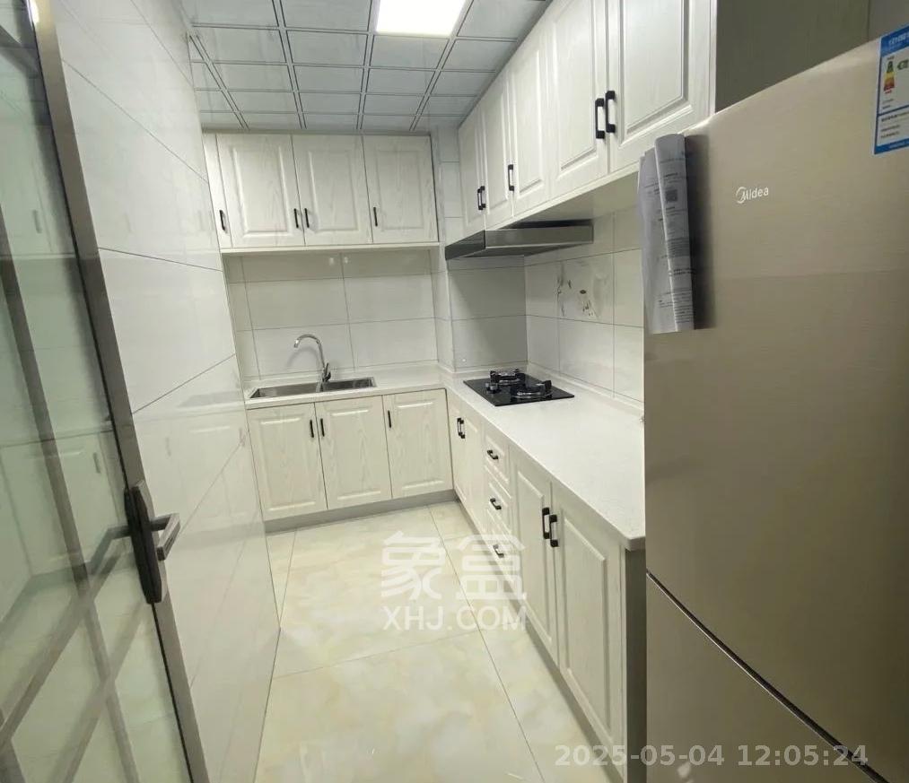 东方美地  3室2厅2卫   2400.00元/月室内图