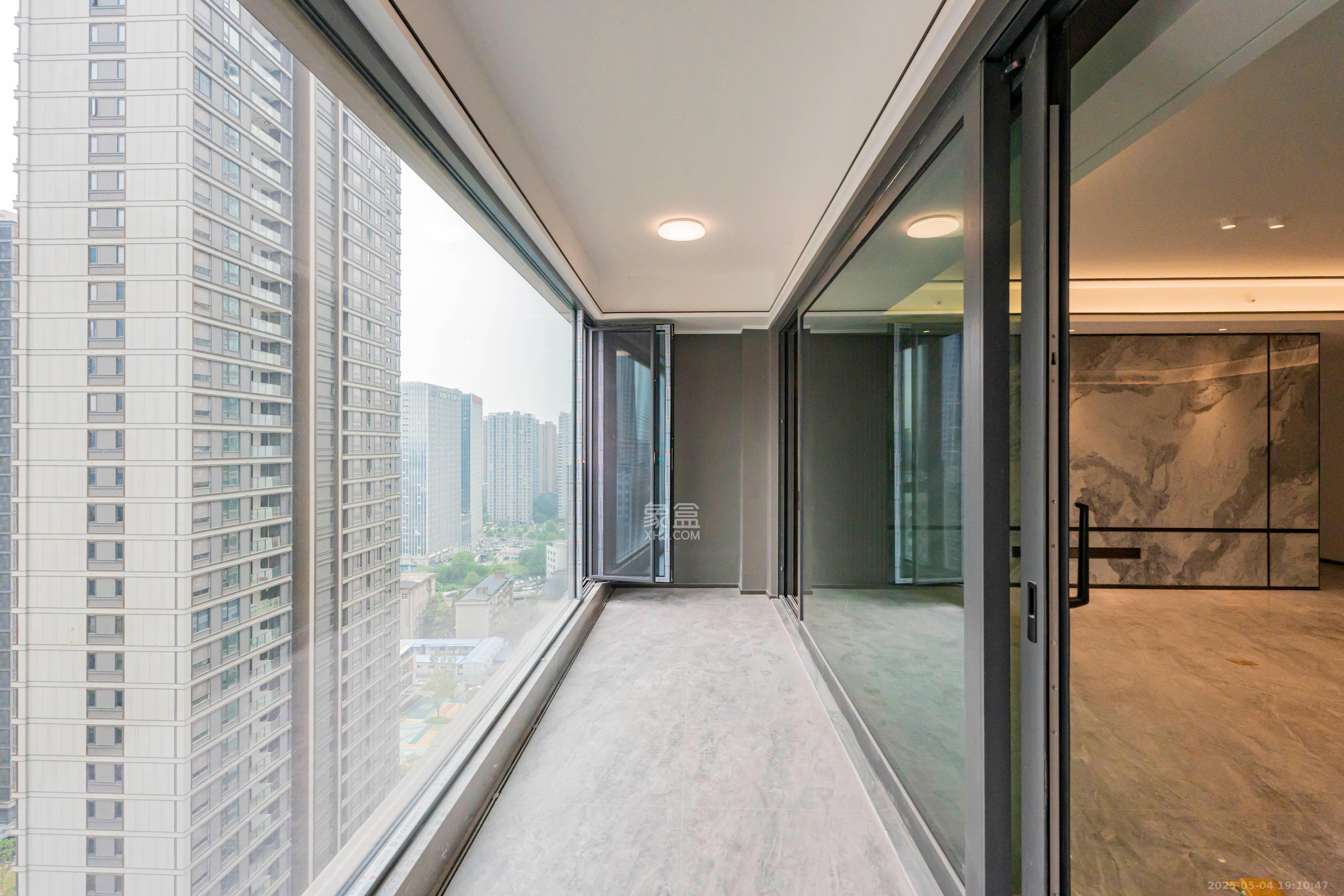 建发养云  4室2厅2卫   549.80万阳台