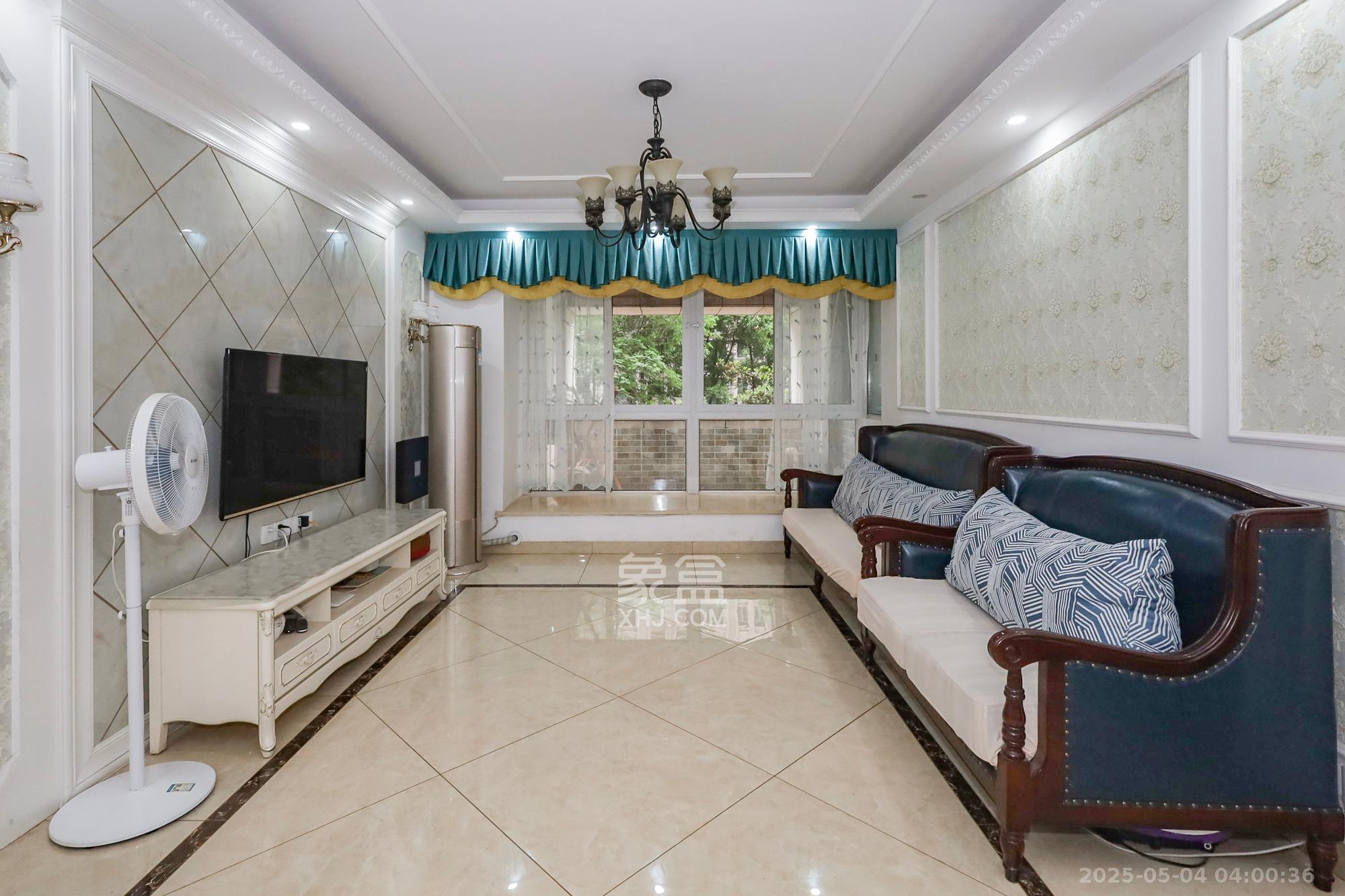 八方小区C区 3室2厅2卫 305.0万 八方小区C区 3室2厅2卫 305.0万客厅