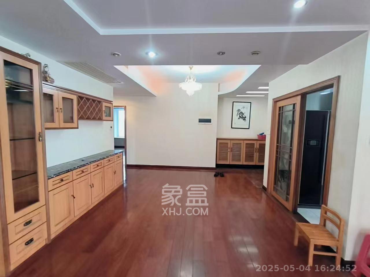 金色屋顶 4室2厅2卫 5500.0元/月 金色屋顶 4室2厅2卫 5500.0元/月室内图