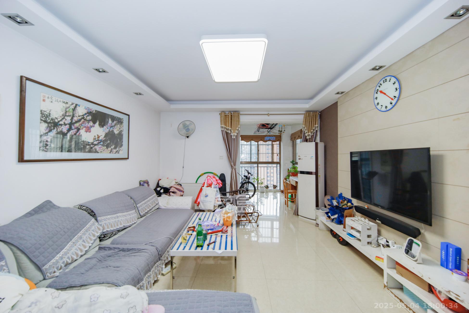 湘翰御舍 3室2厅2卫 93.0万 湘翰御舍 3室2厅2卫 93.0万客厅