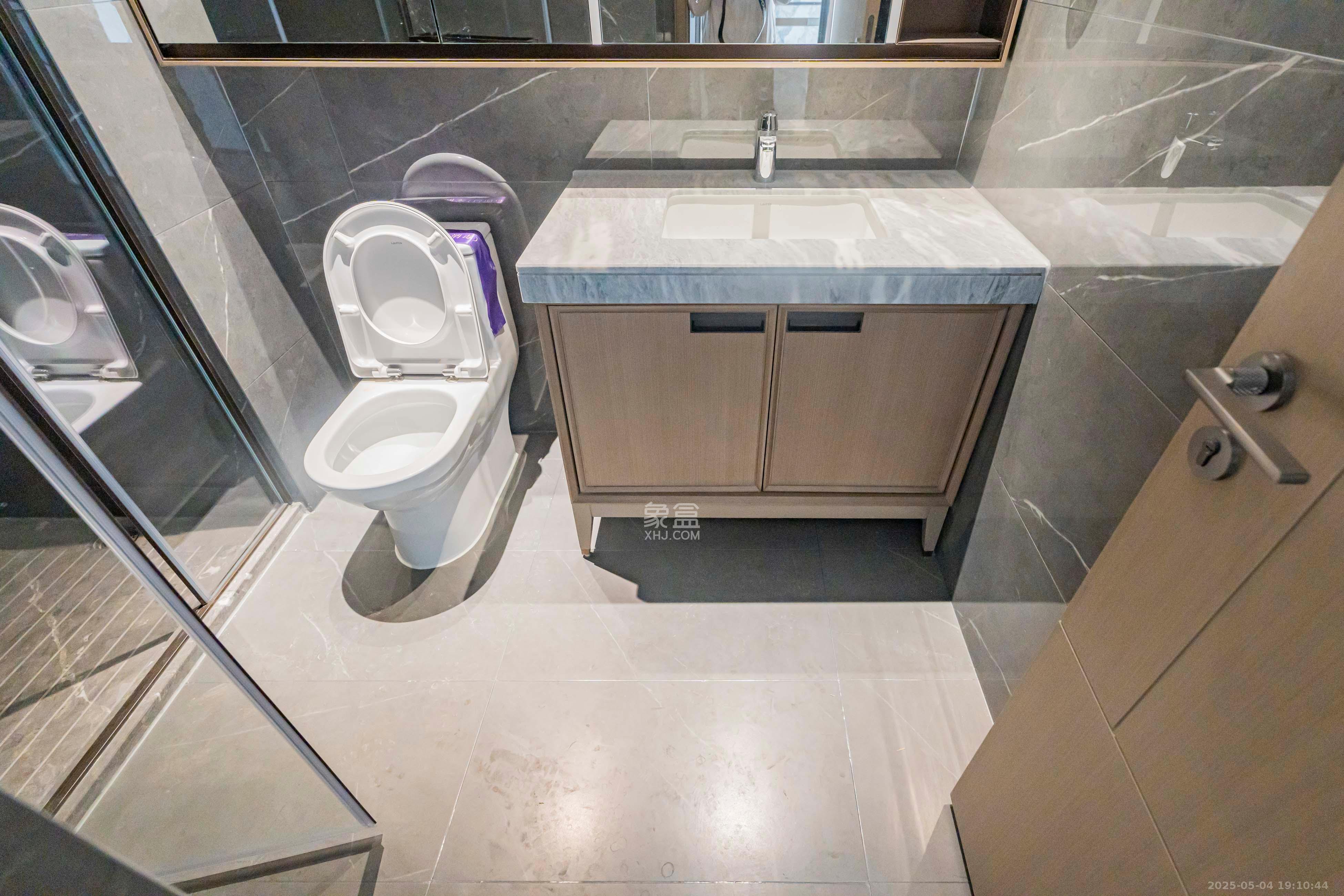 建发养云  4室2厅2卫   549.80万卫生间