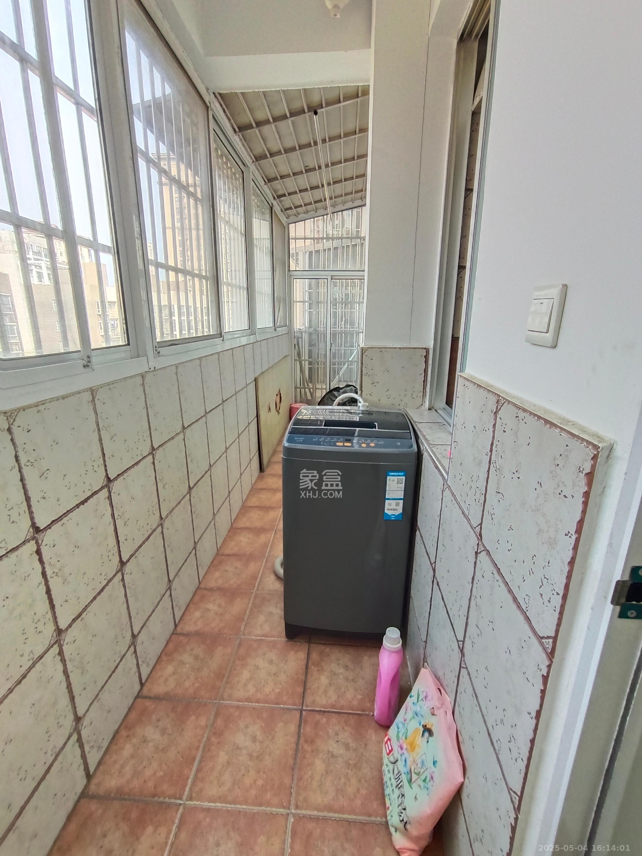 红树湾  3室2厅1卫   2400.00元/月室内图