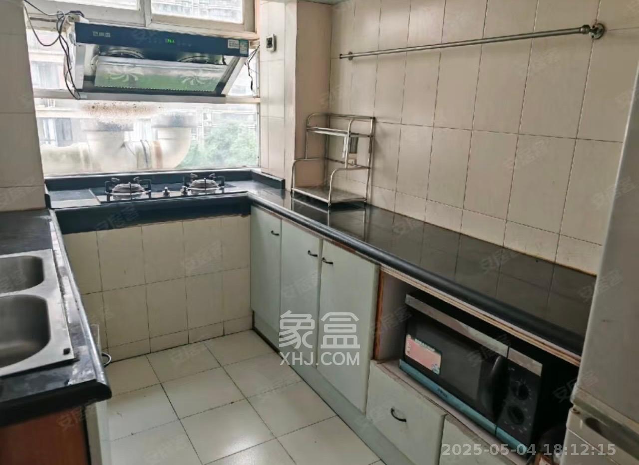 湘卫花苑 3室2厅2卫 2200.0元/月 湘卫花苑 3室2厅2卫 2200.0元/月室内图