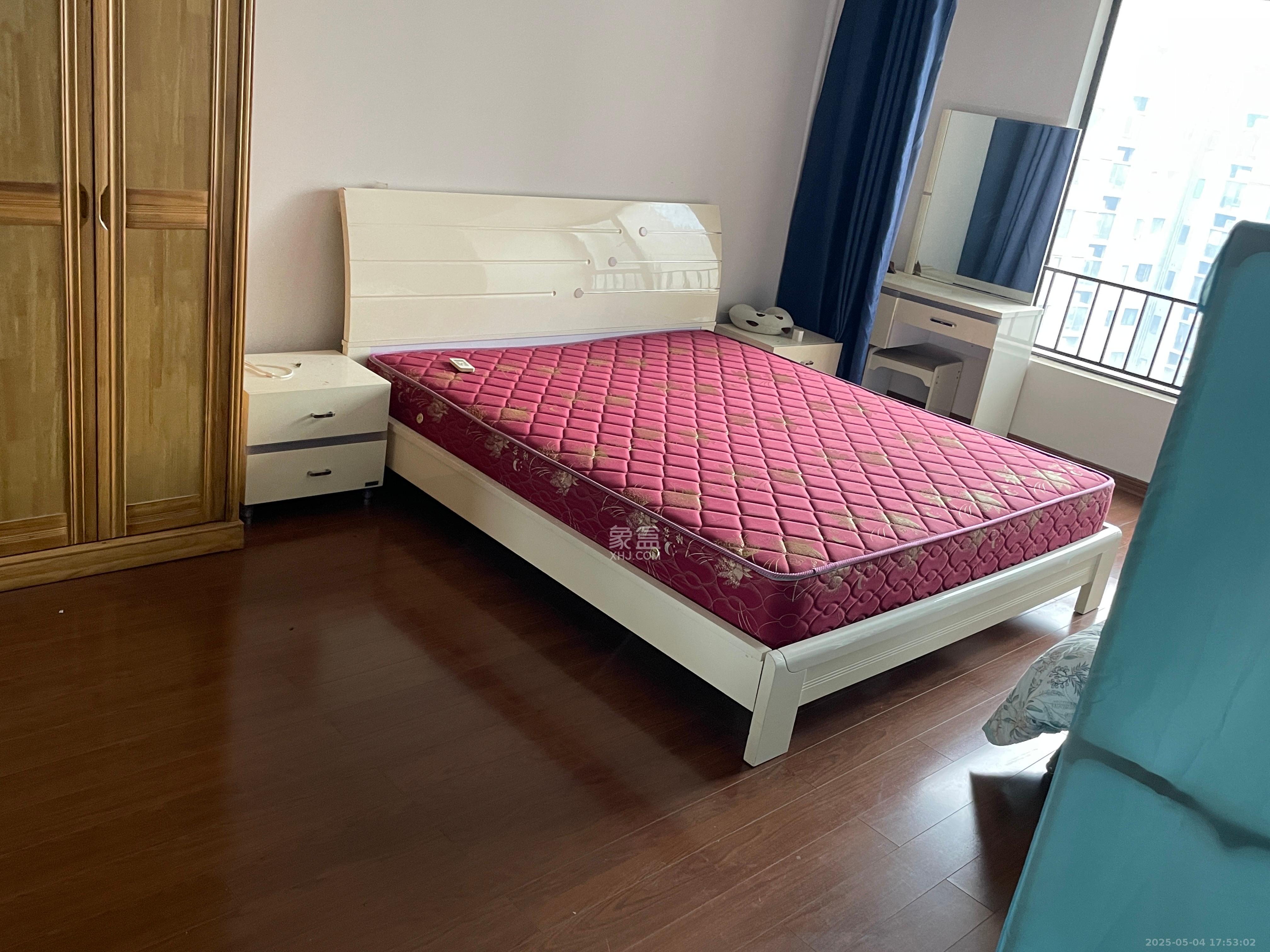 万科城市花园  3室2厅2卫   2300.00元/月室内图