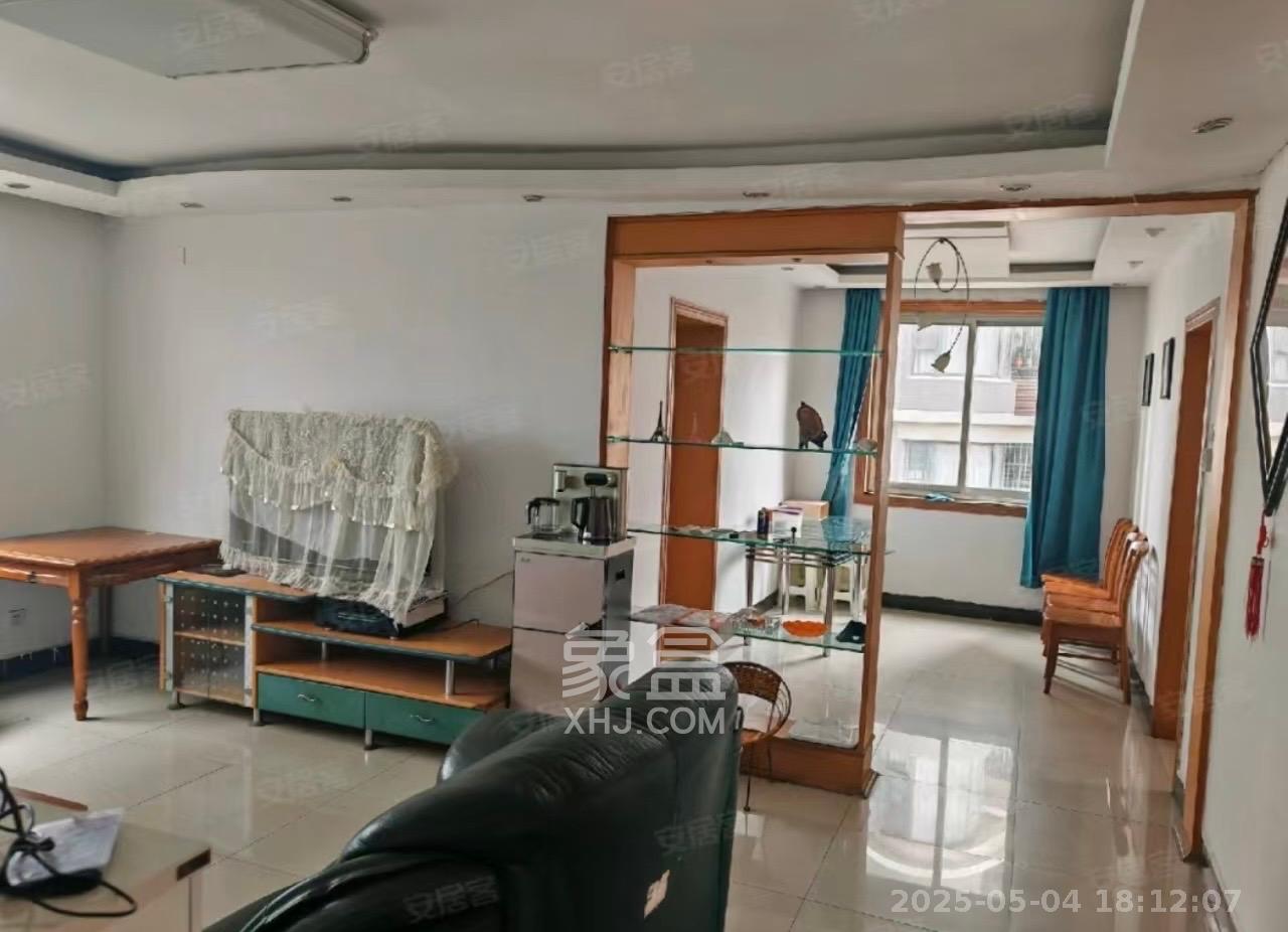 湘卫花苑 3室2厅2卫 2200.0元/月 湘卫花苑 3室2厅2卫 2200.0元/月室内图