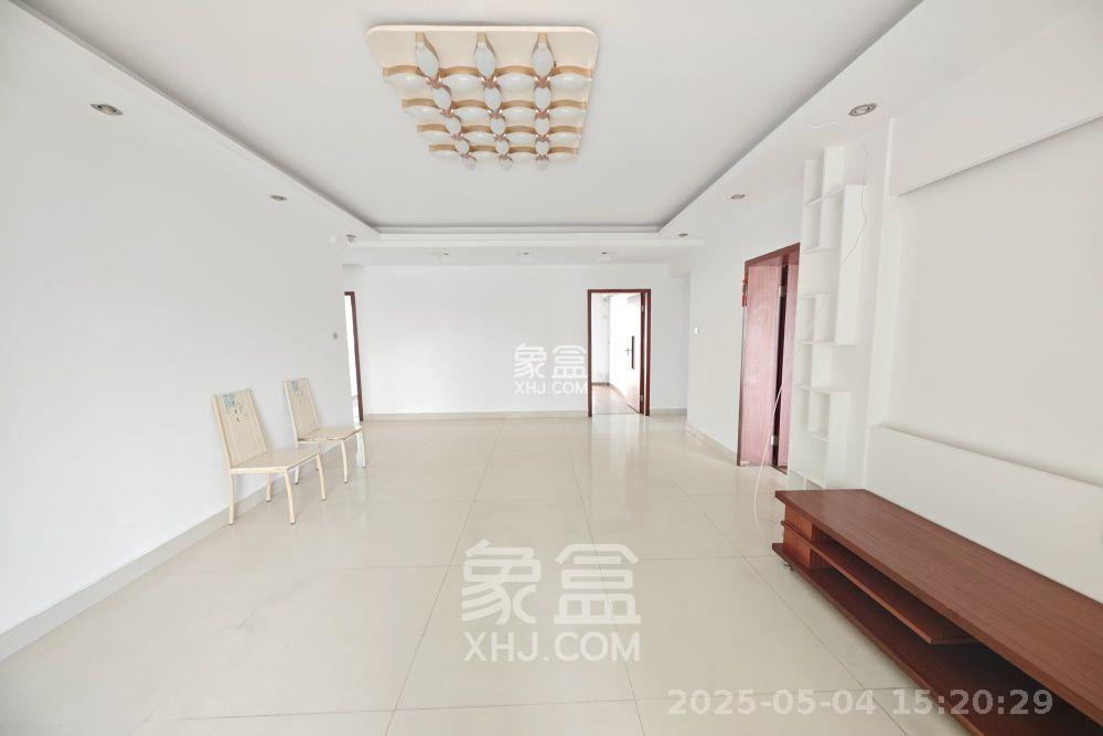 格蓝康都  4室2厅2卫   3200.00元/月