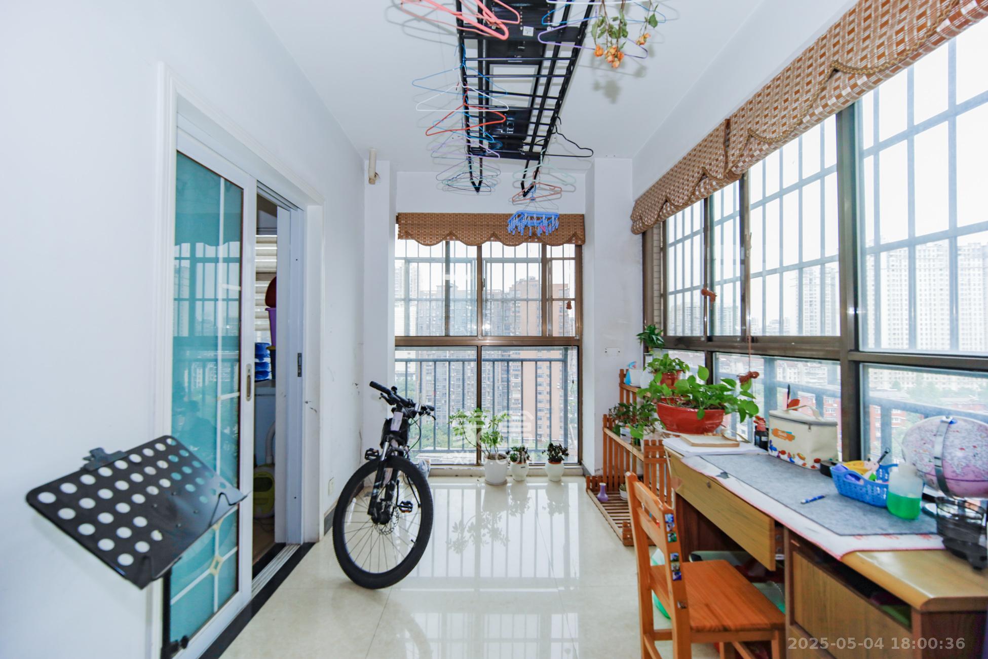 湘翰御舍  3室2厅2卫    93.0万阳台