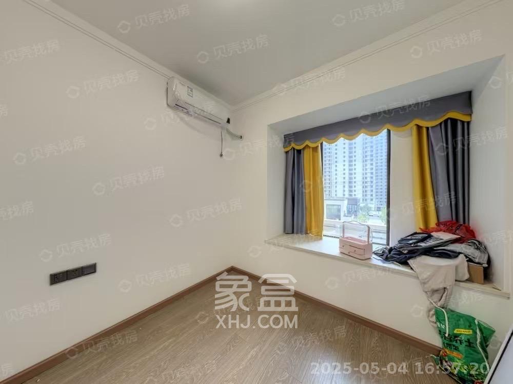 招商华发依云曦城 4室2厅1卫 2600.0元/月 招商华发依云曦城 4室2厅1卫 2600.0元/月室内图