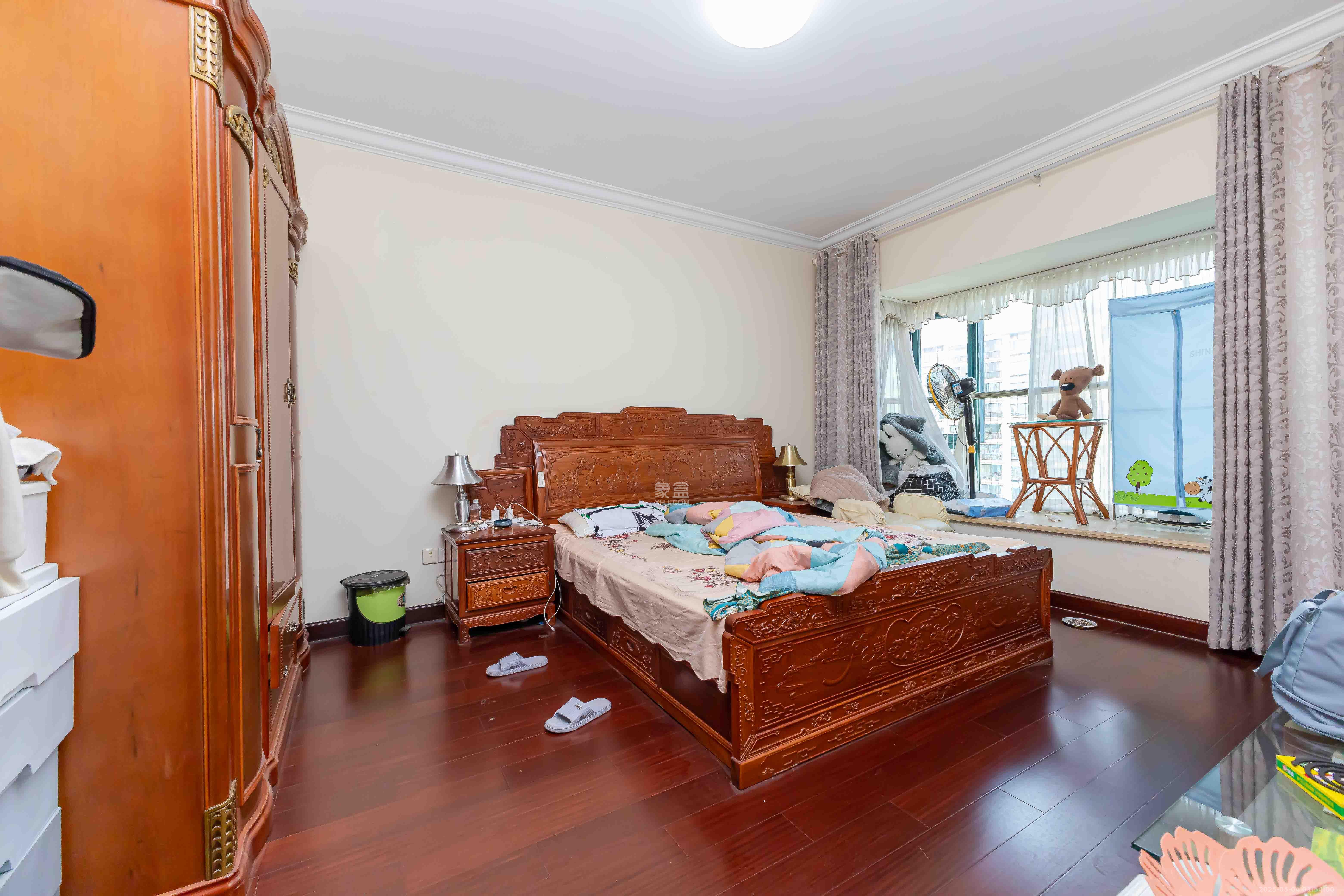 恒大名都 4室2厅4卫 188.88万 恒大名都 4室2厅4卫 188.88万卧室