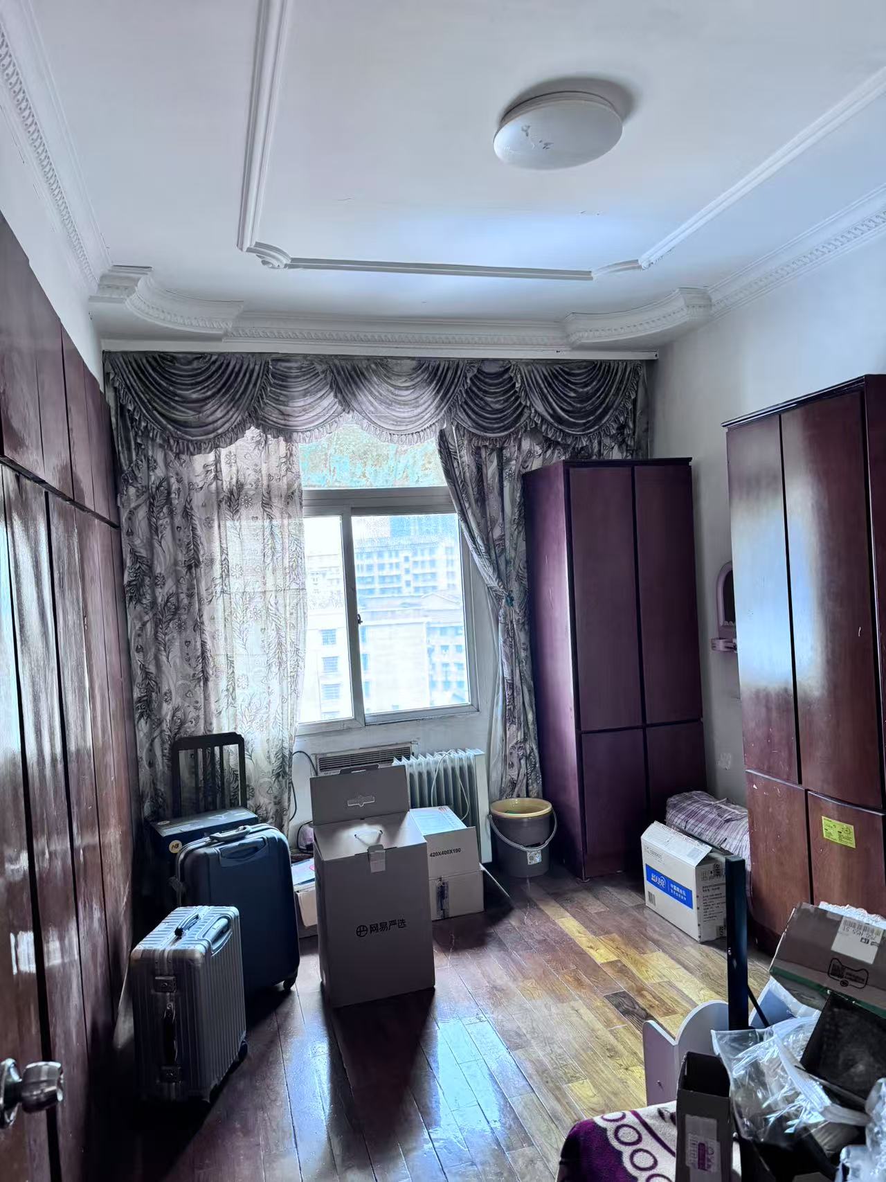 老市政府家属楼(机关三院) 3室2厅2卫 18.8万 老市政府家属楼(机关三院) 3室2厅2卫 18.8万客厅