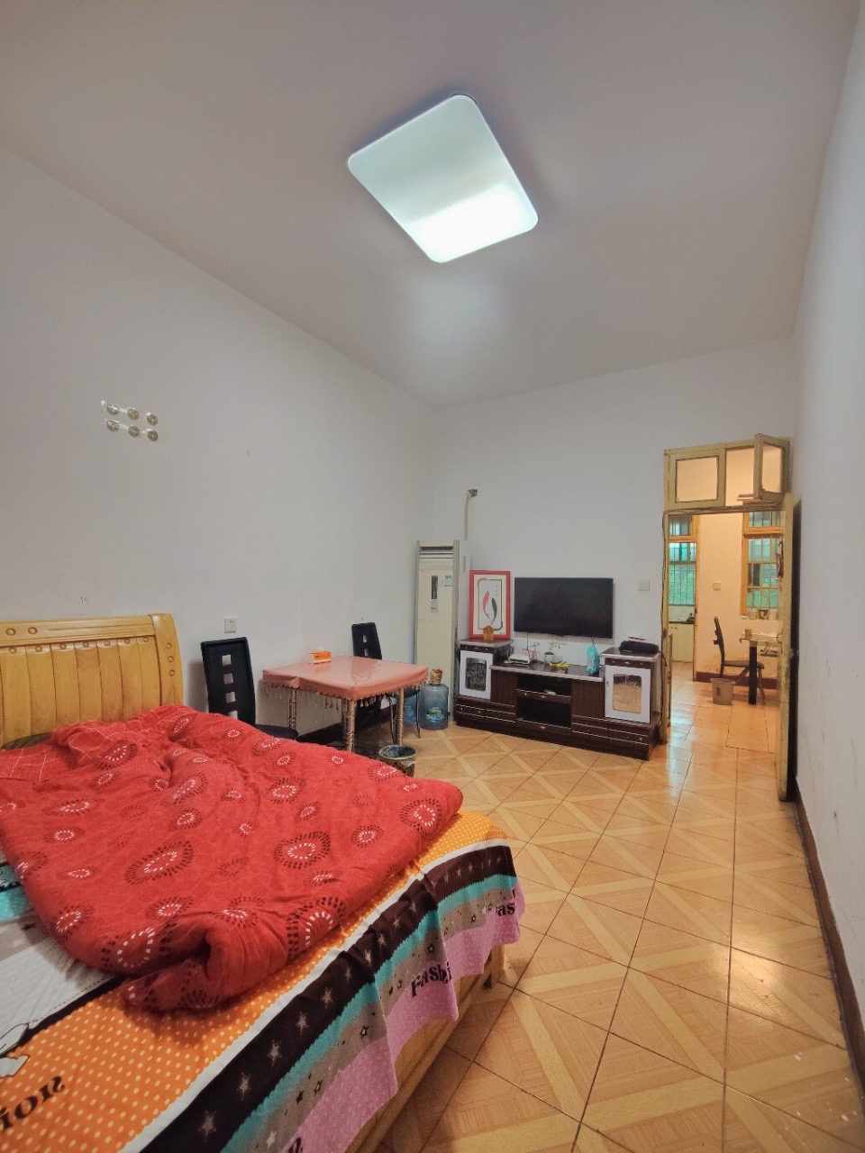 涟邵矿物局家属楼  3室2厅1卫    25.0万客厅