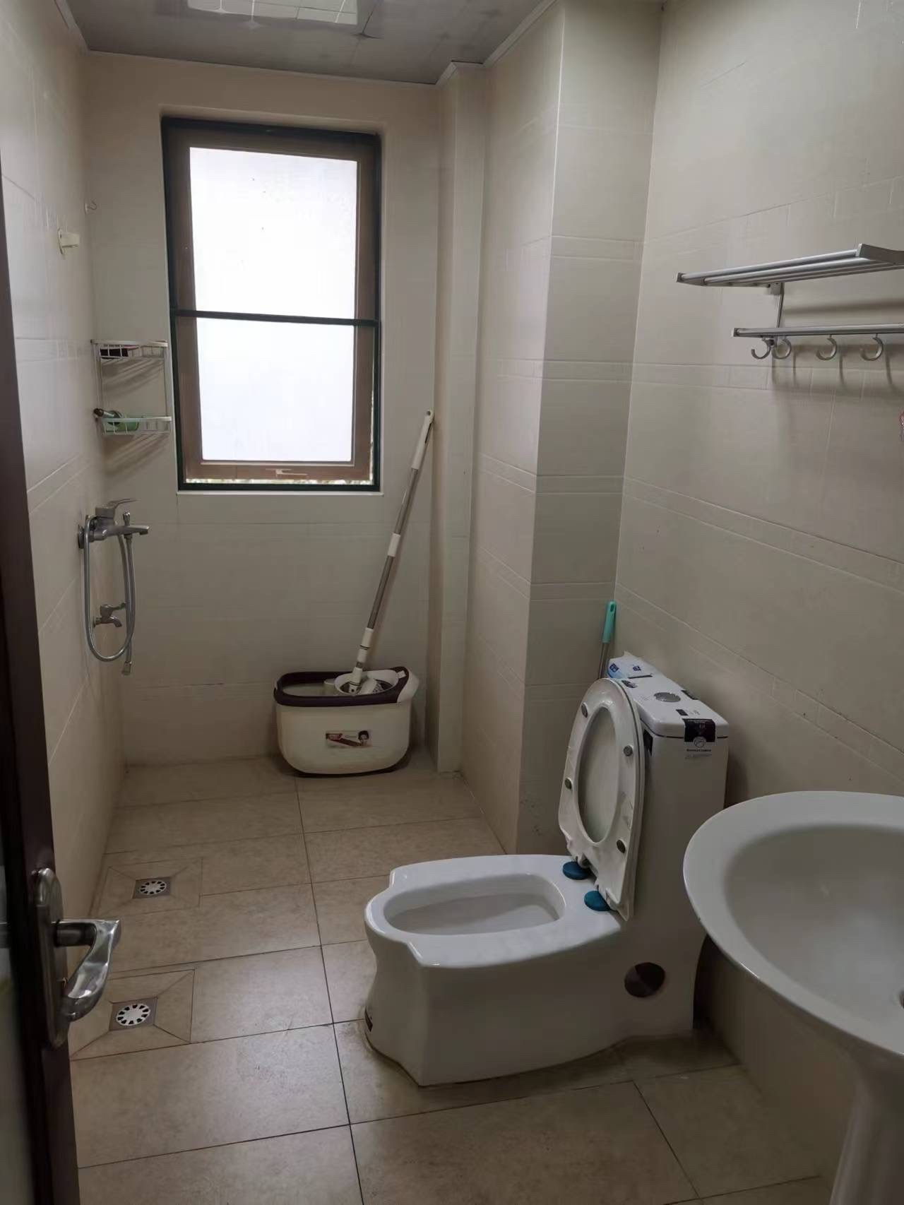 海阔天空-国瑞城一期(名仕苑) 4室2厅2卫 4500.0元/月 海阔天空-国瑞城一期(名仕苑) 4室2厅2卫 4500.0元/月室内图