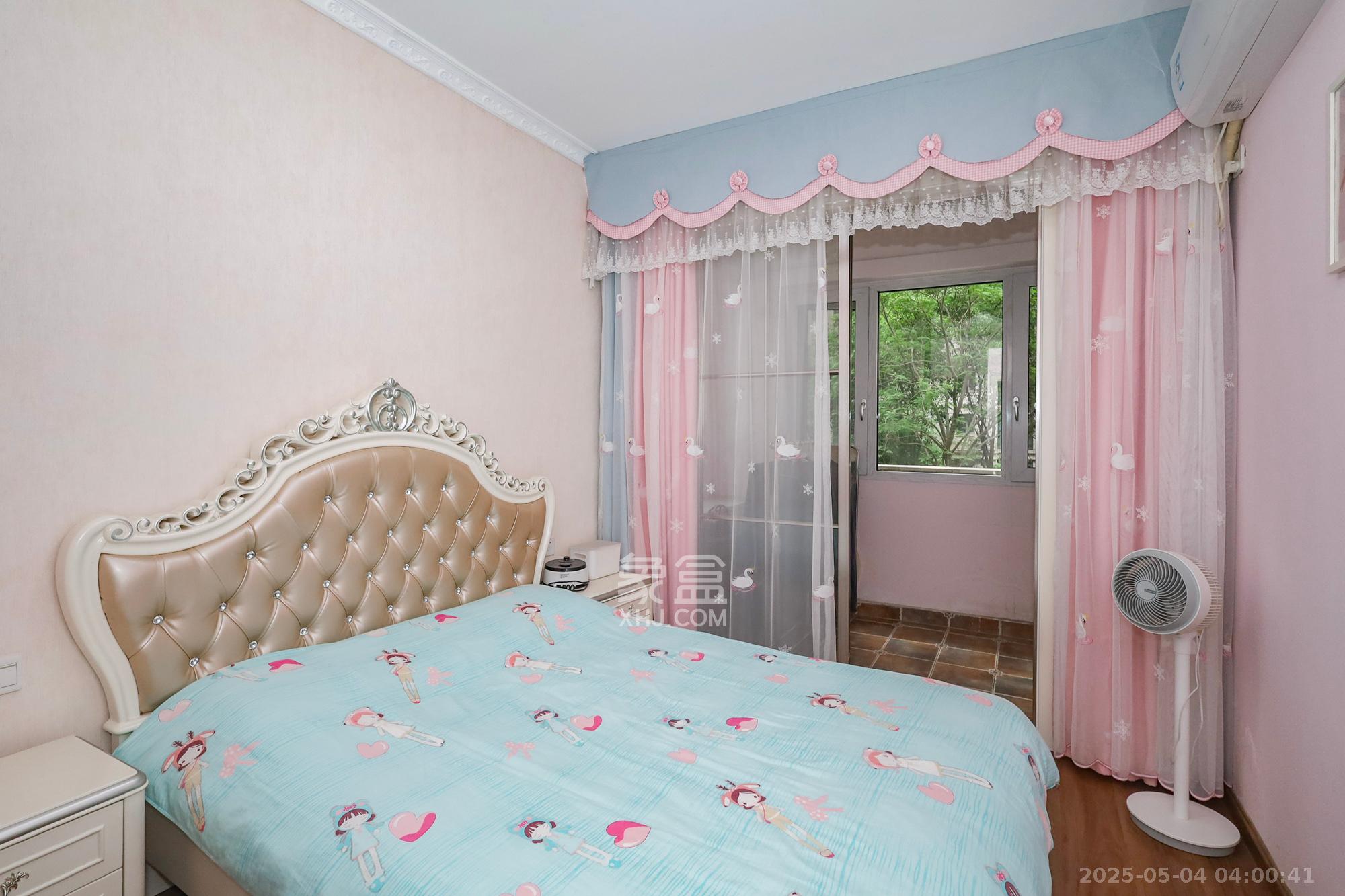 八方小区C区 3室2厅2卫 305.0万 八方小区C区 3室2厅2卫 305.0万卧室