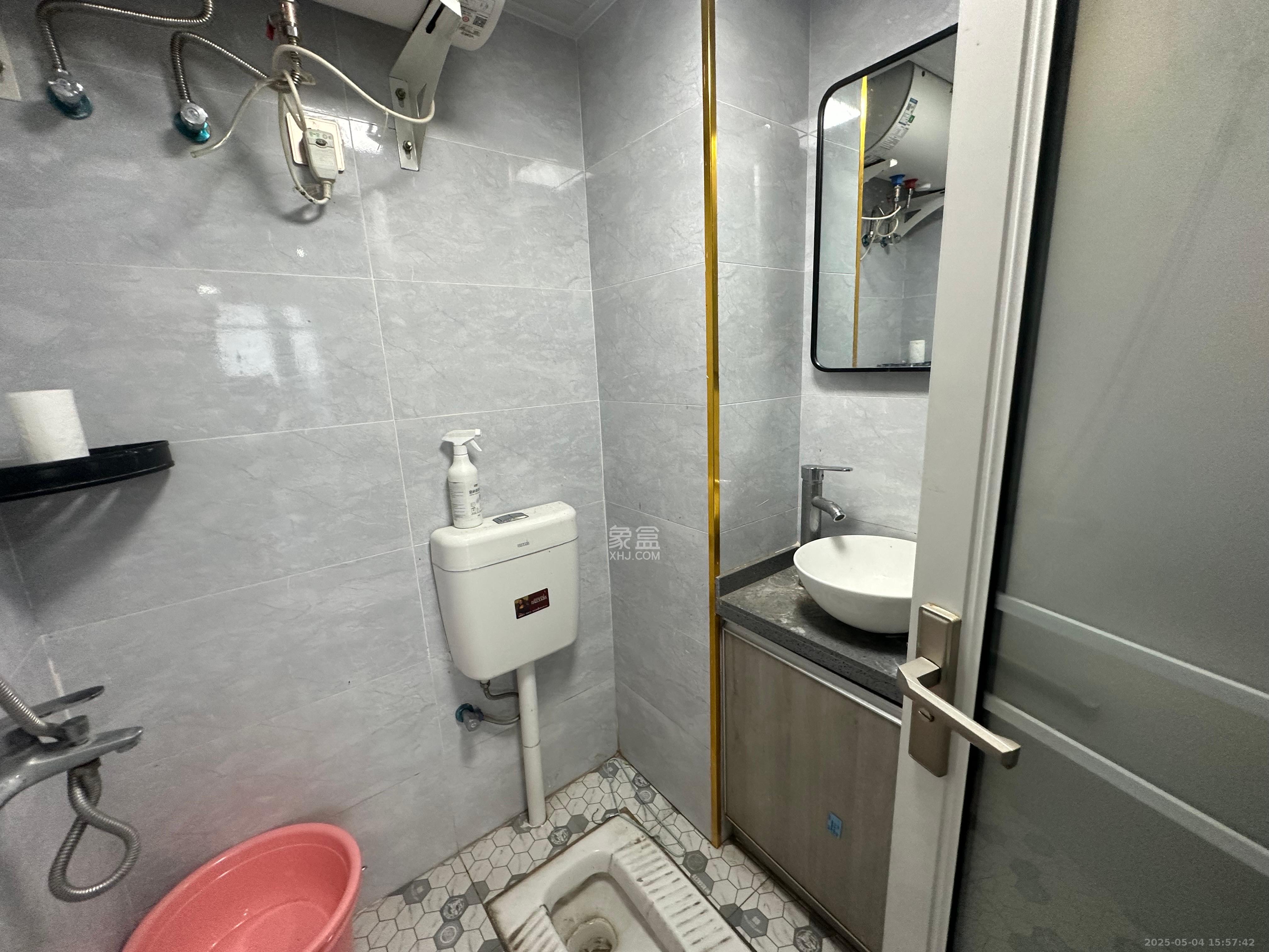 麓江春  1室1厅1卫   1300.00元/月室内图