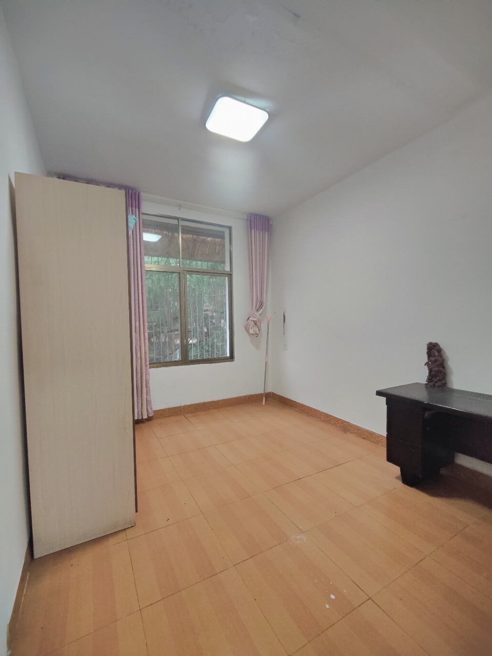 涟邵矿物局家属楼  3室2厅1卫    25.0万客厅