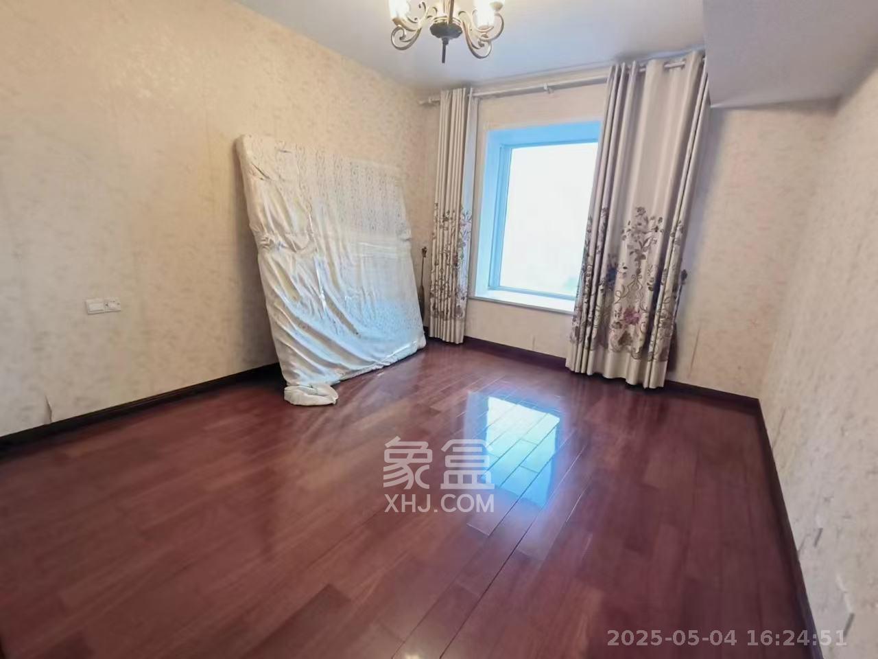 金色屋顶  4室2厅2卫   5500.00元/月室内图
