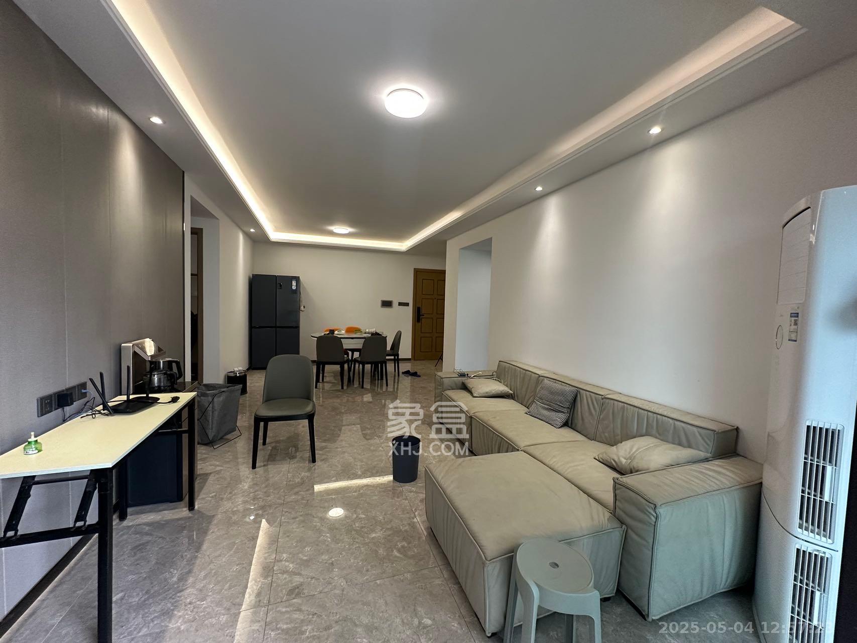 招商华发依云曦城 3室2厅2卫 2600.0元/月 招商华发依云曦城 3室2厅2卫 2600.0元/月室内图