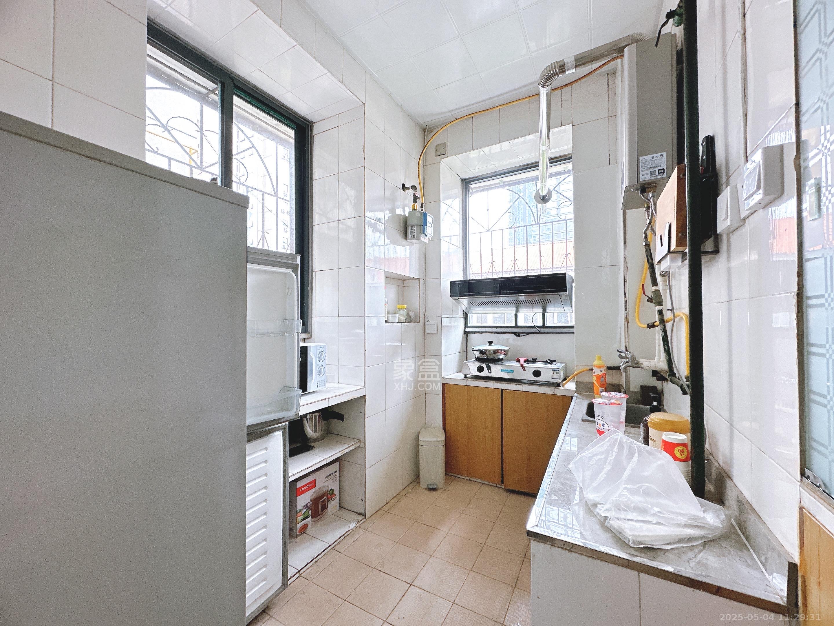 便河边人大宿舍(长沙市人大常委会家属区) 4室2厅1卫 4000.0元/月 便河边人大宿舍(长沙市人大常委会家属区) 4室2厅1卫 4000.0元/月室内图