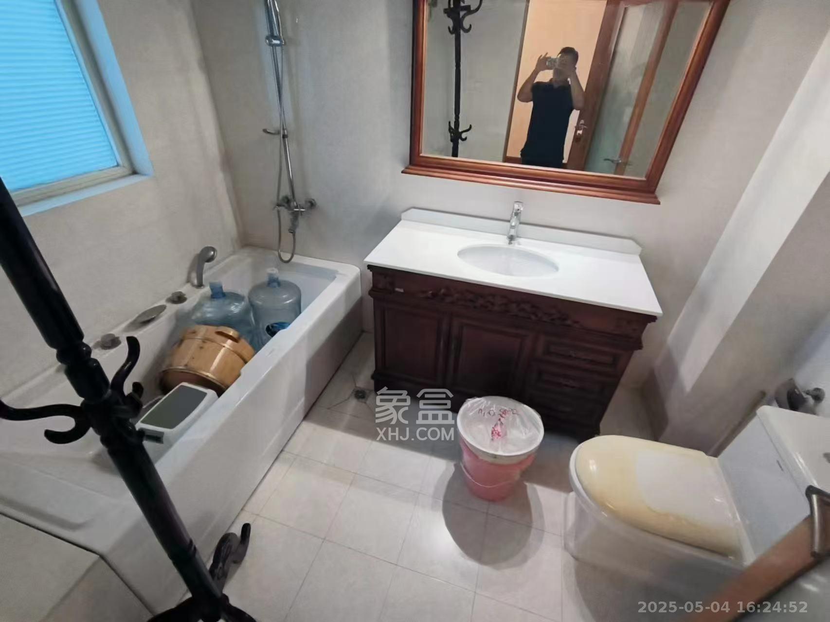 金色屋顶 4室2厅2卫 5500.0元/月 金色屋顶 4室2厅2卫 5500.0元/月室内图