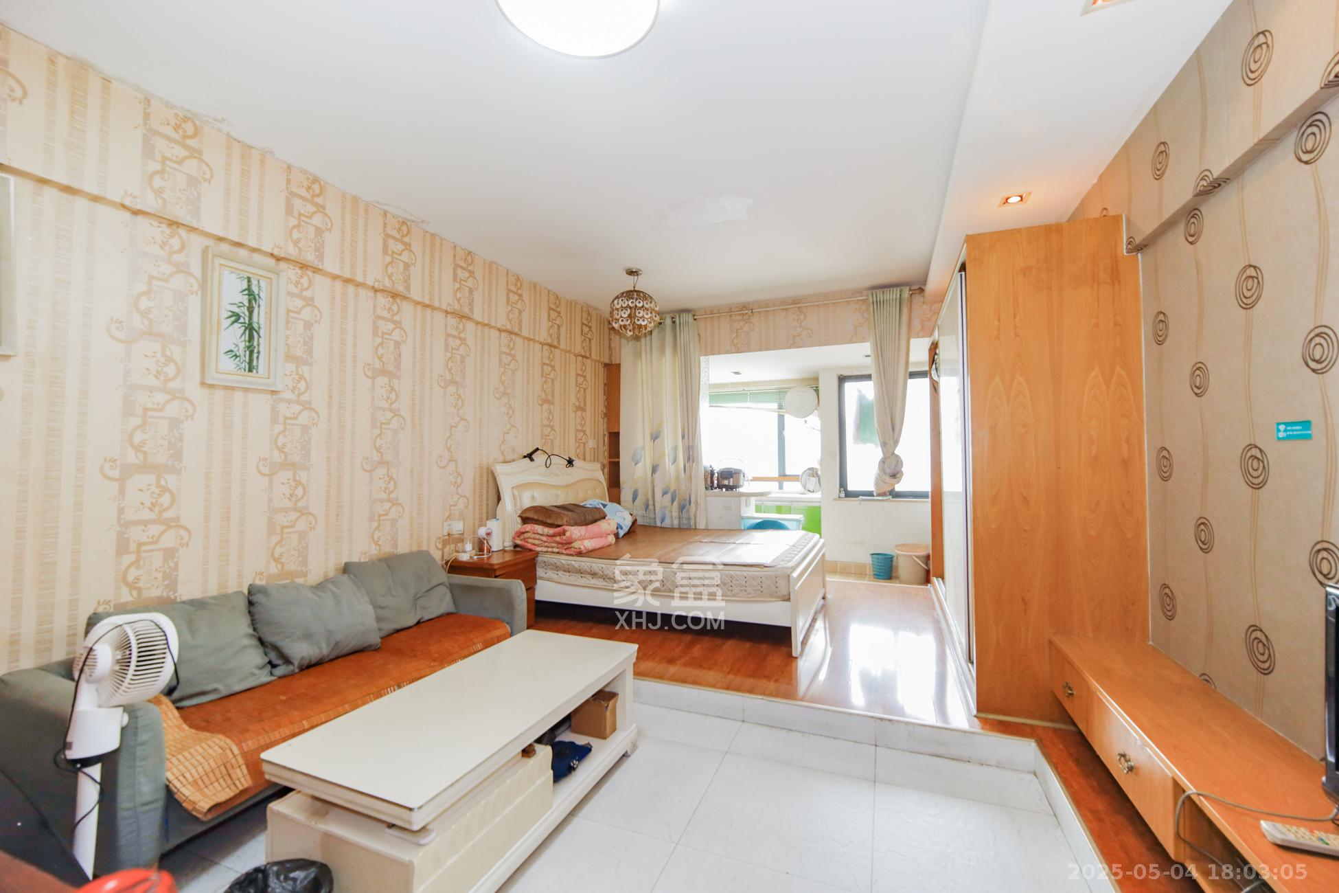 亚商国际 1室1厅1卫 24.8万 亚商国际 1室1厅1卫 24.8万客厅