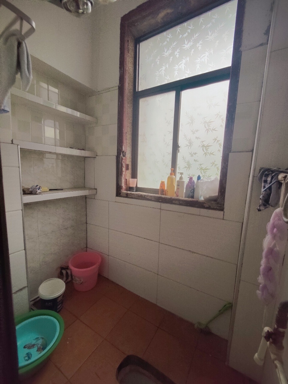 涟邵矿物局家属楼 3室2厅1卫 25.0万 涟邵矿物局家属楼 3室2厅1卫 25.0万客厅