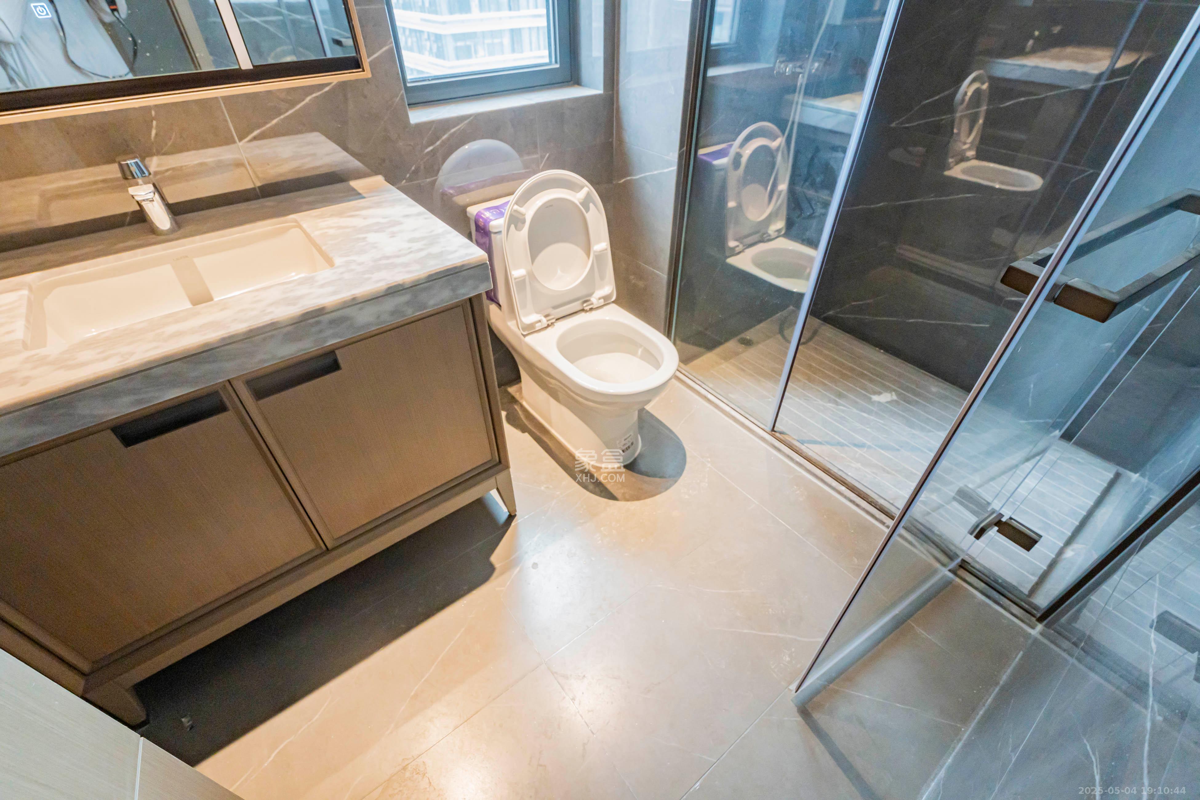 建发养云  4室2厅2卫   549.80万卫生间