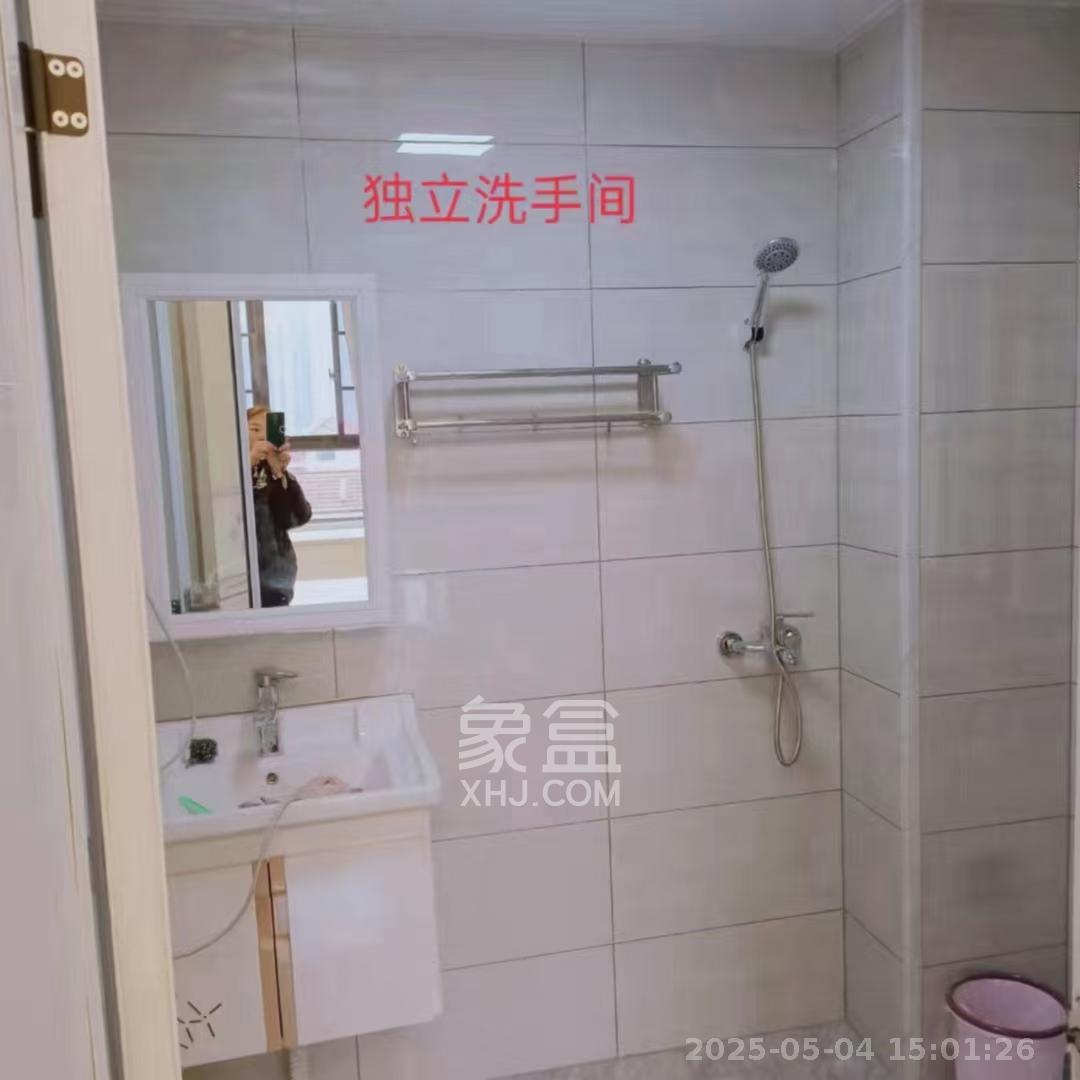 五星龙廻塘小区  1室1厅1卫    1100.0元/月 五星龙廻塘小区  1室1厅1卫    1100.0元/月室内图