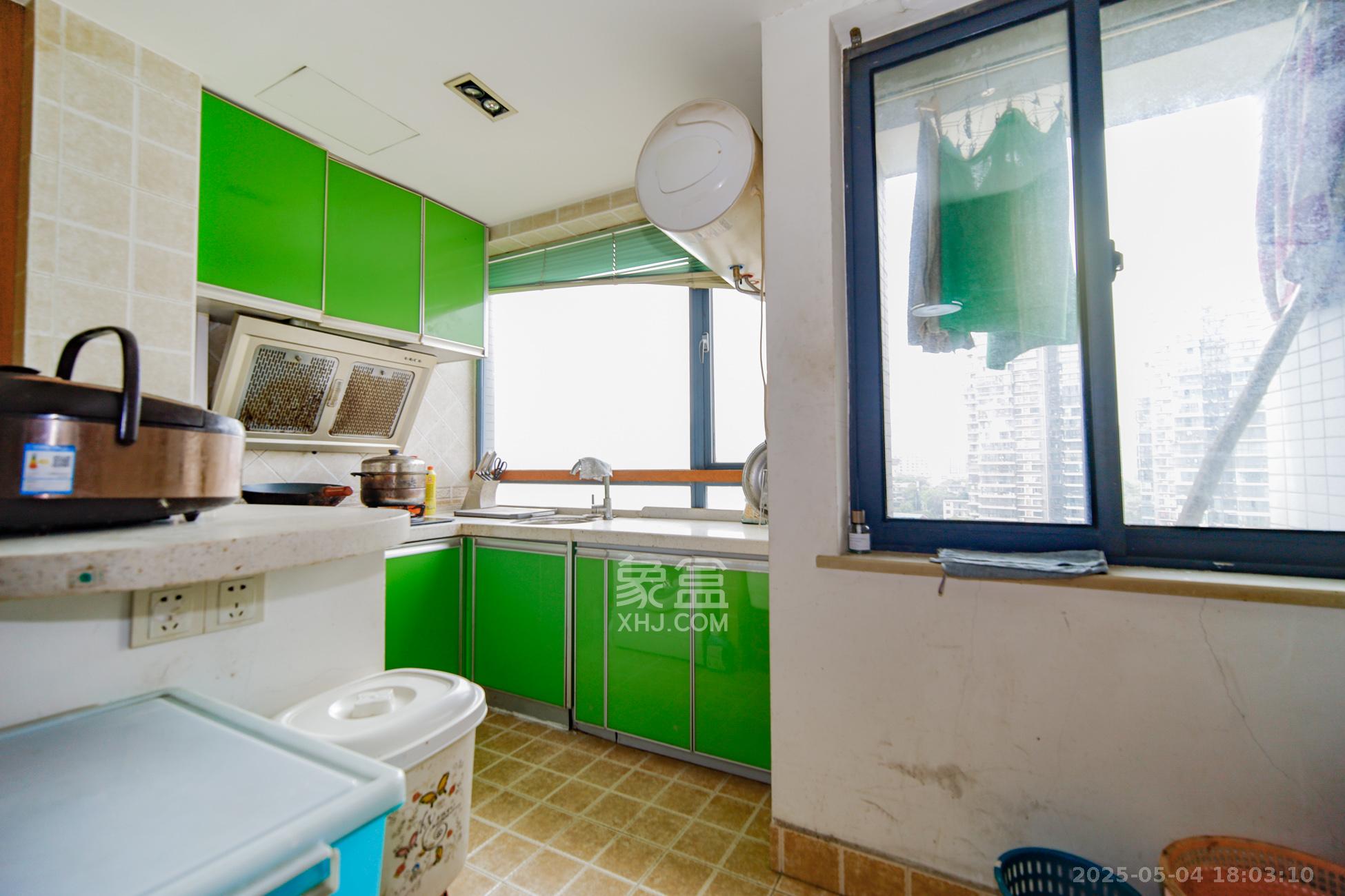 亚商国际 1室1厅1卫 24.8万 亚商国际 1室1厅1卫 24.8万阳台