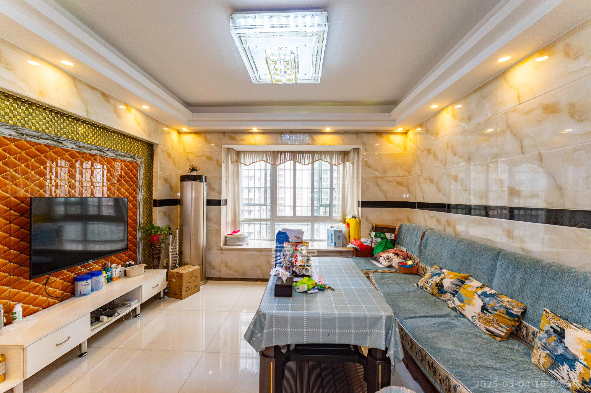 楚天世纪城东苑  3室2厅1卫    68.0万 楚天世纪城东苑  3室2厅1卫    68.0万客厅