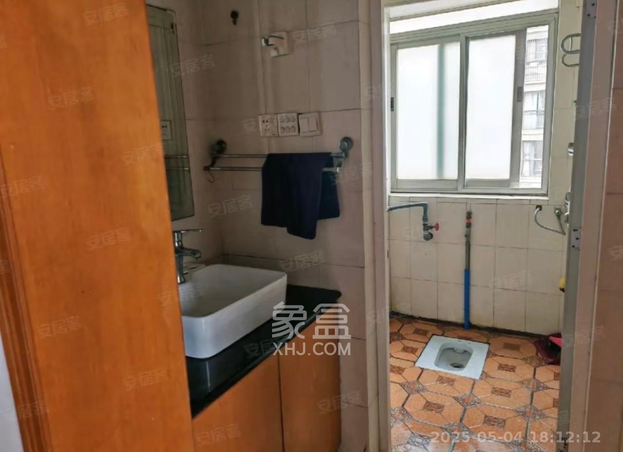 湘卫花苑 3室2厅2卫 2200.0元/月 湘卫花苑 3室2厅2卫 2200.0元/月室内图