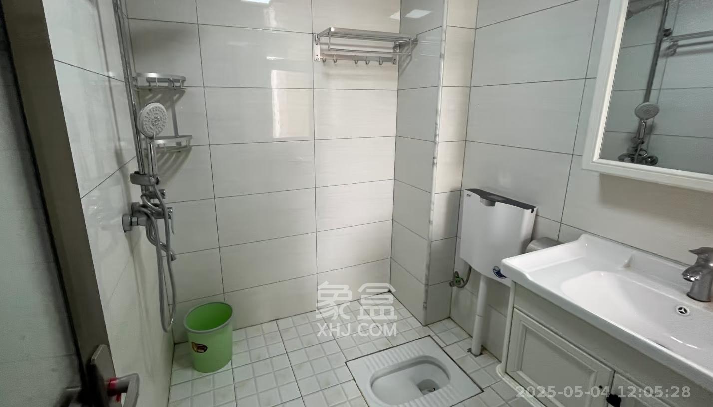 东方美地  3室2厅2卫   2400.00元/月室内图